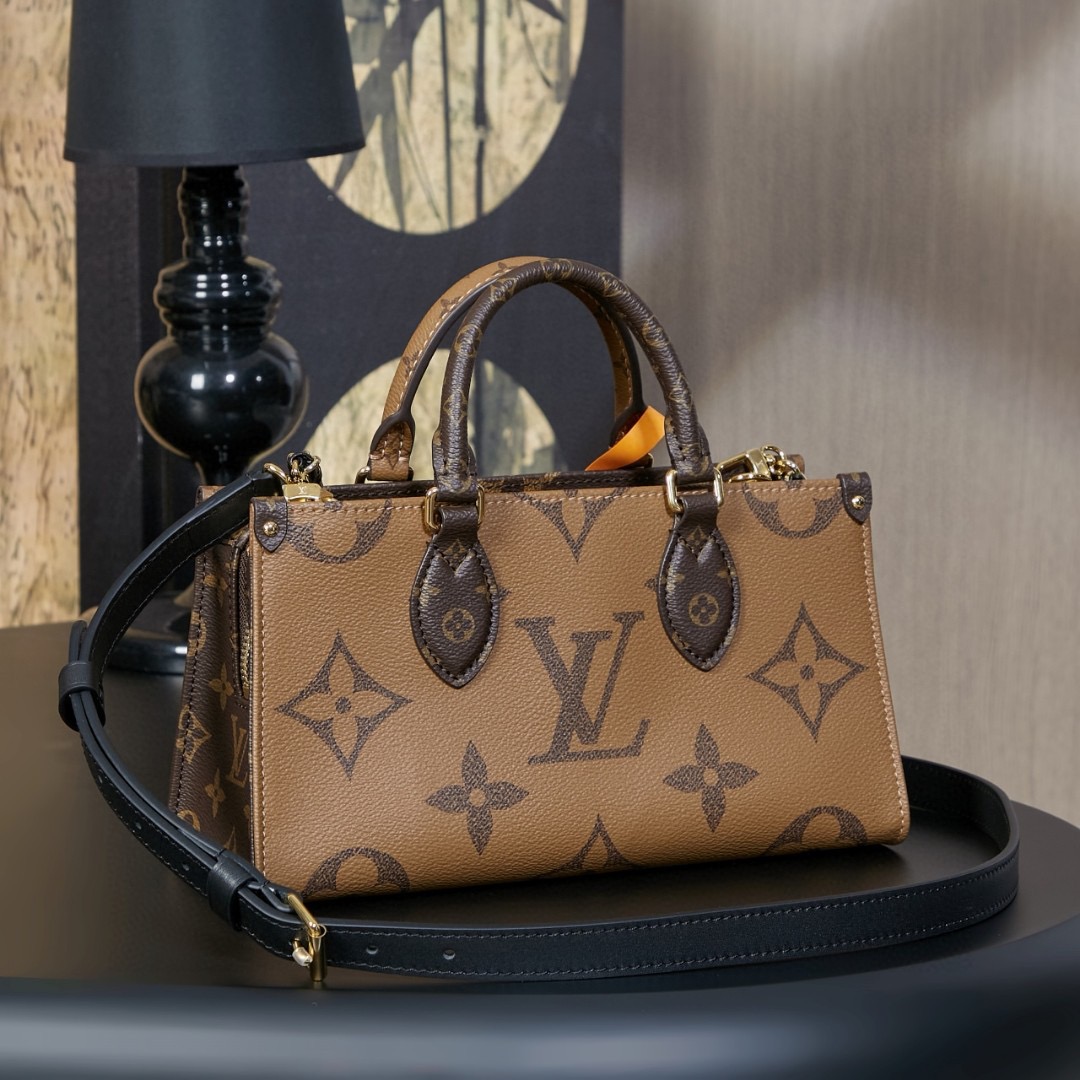 Louis Vuitton LV TM ONTHEGO EAST WEST CHAIN ​​Monogram Handbag