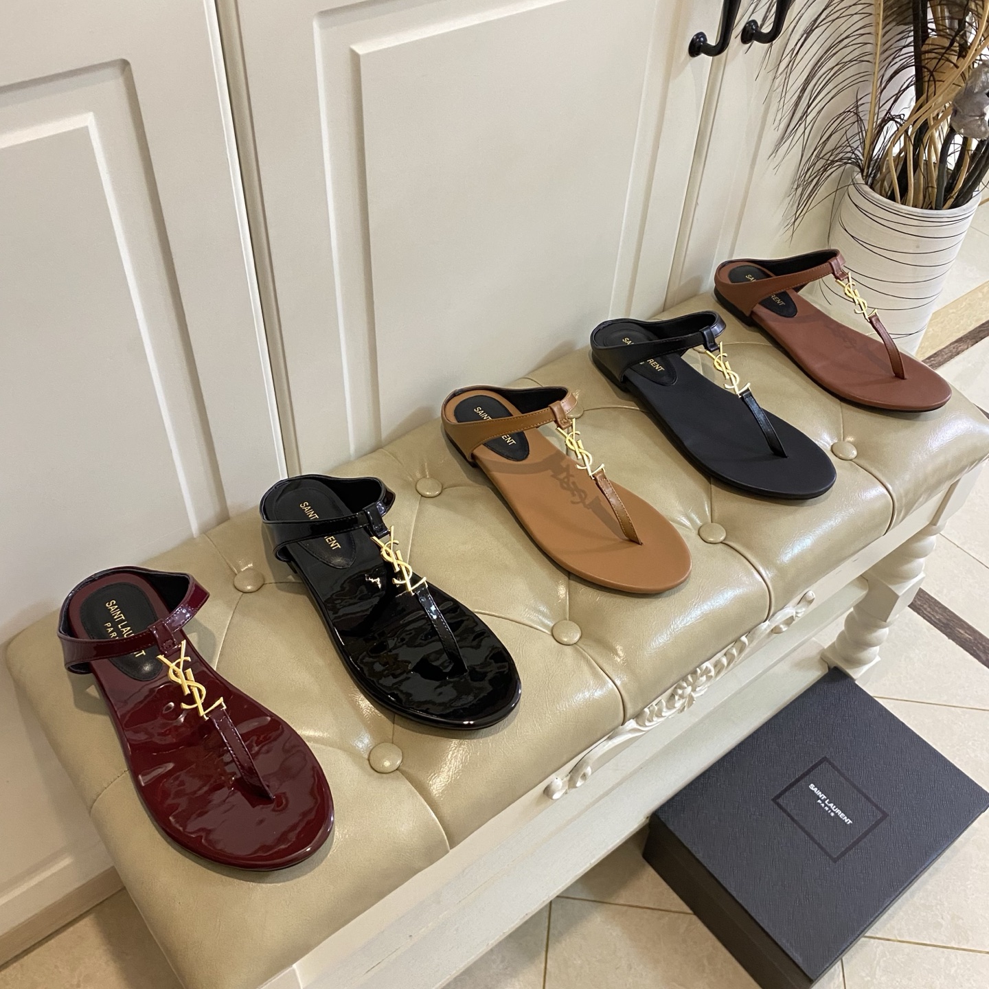 Saint Laurent Cassandra Patent & Smooth Leather Lambskin Insole YSL Logo T-Strap Flat Thong Sandals - KAIROO