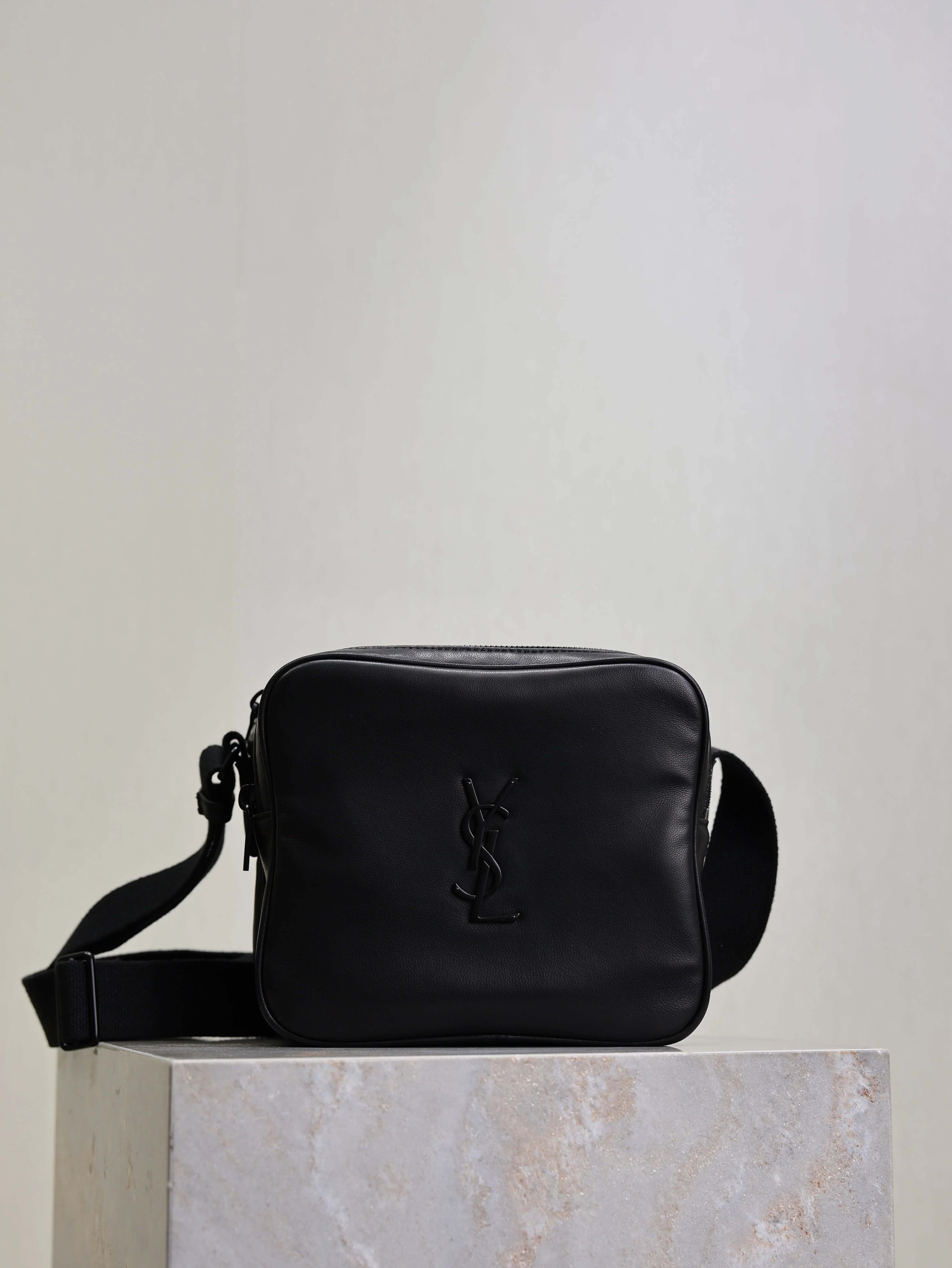 Saint Laurent YSL Niki Camera Bag 19.5cm Black Lamskin HW