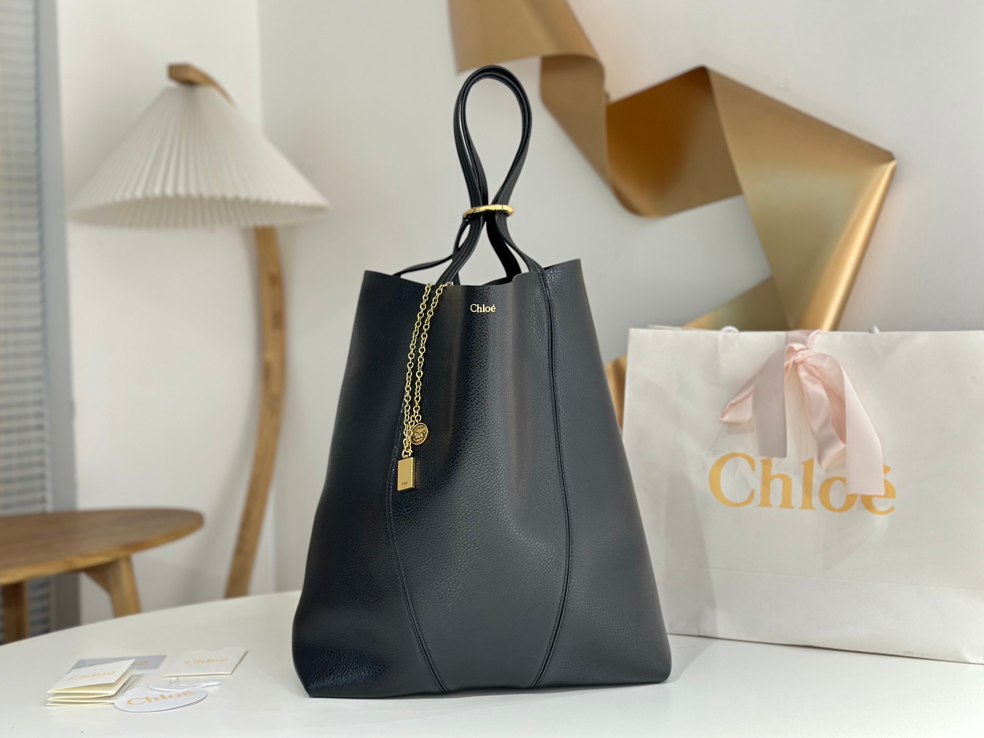 Chloe Large Spin Tote bag in Grained leather-Black