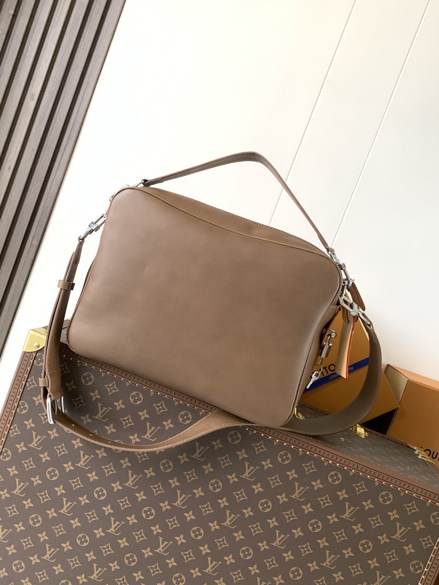 Louis Vuitton Nil XL handbag