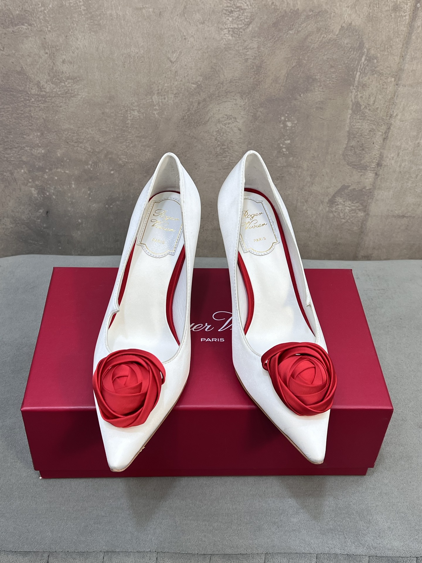 Roger Vivier Rose Vivier Lace Pump