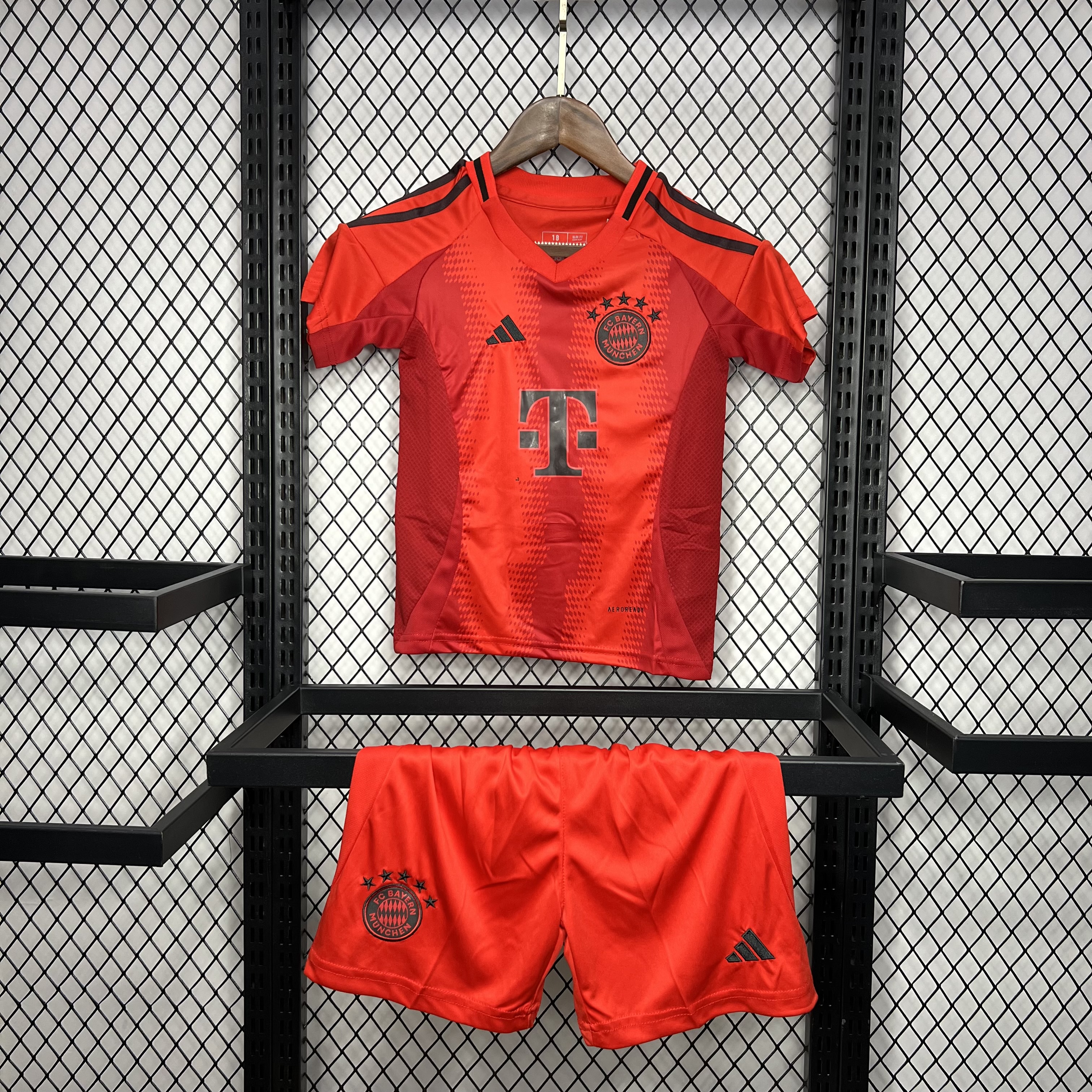 Kids Kit Bayern Munich 24/25 Home size: 16-28