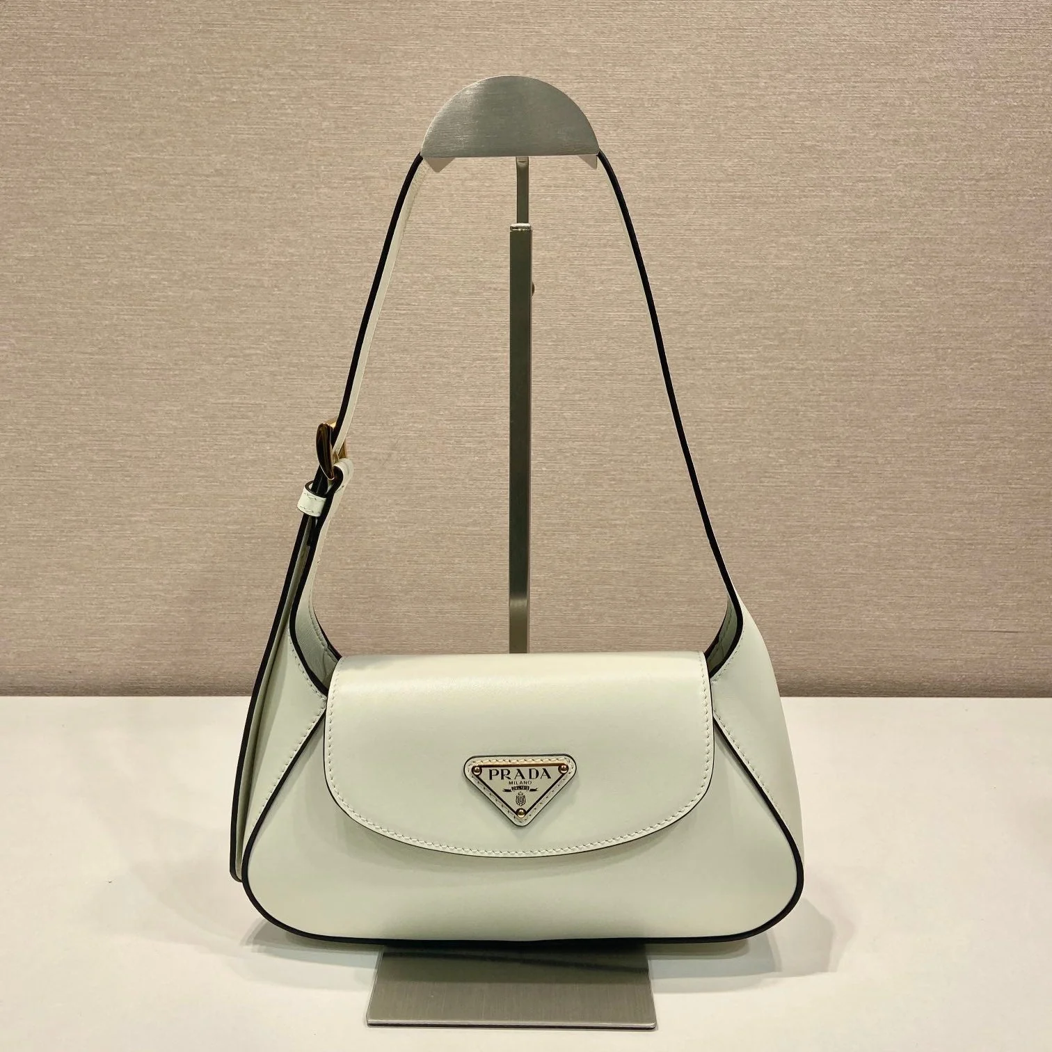 Prada FLAP BAG 25 IN WHITE SMOOTH CALFSKIN TRIANGLE LOGO