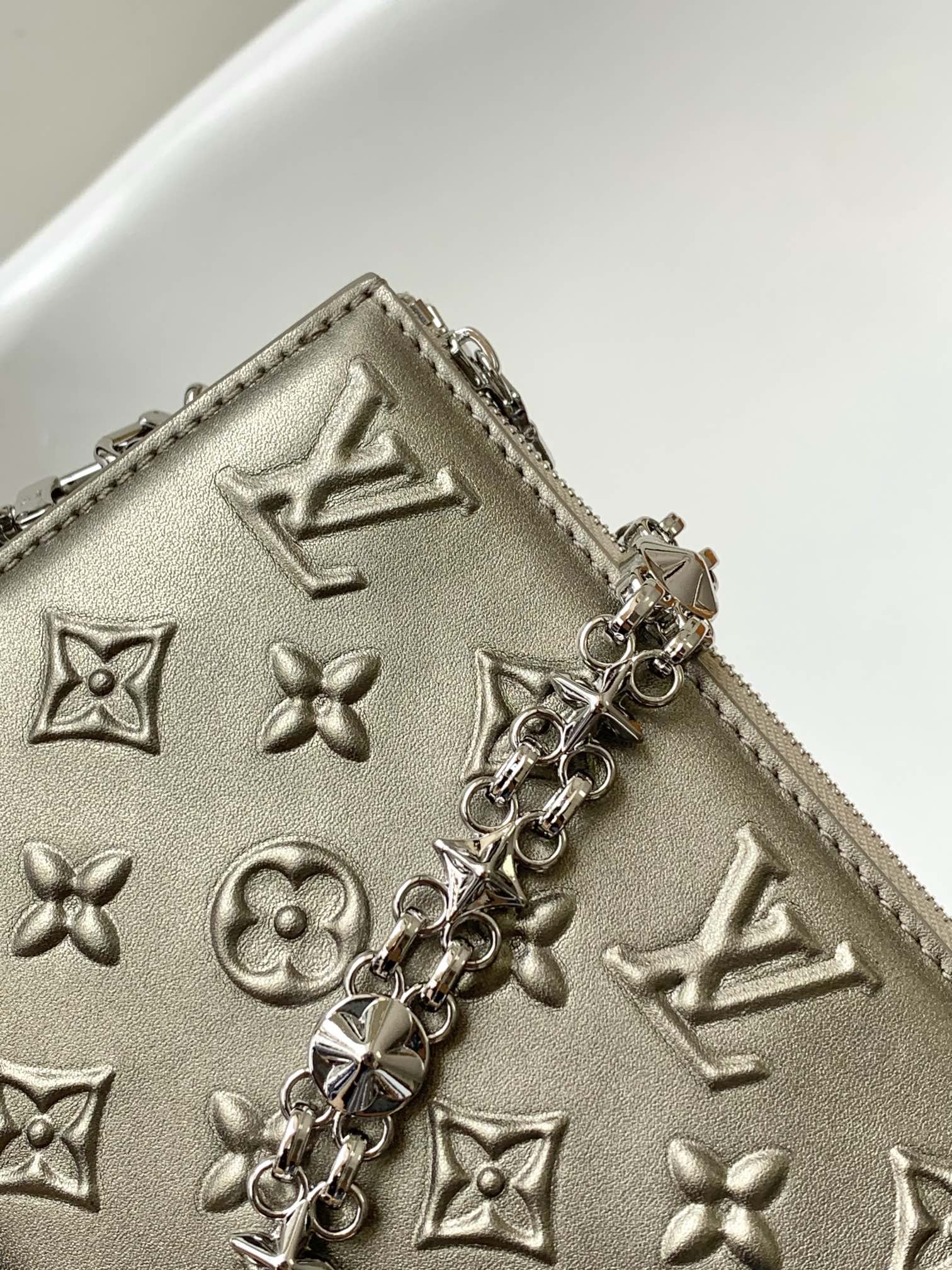 Louis Vuitton LV Lexington Pochette Shoulder Bag 21.5 Metallic Sliver Monogram Embossed Cafskin