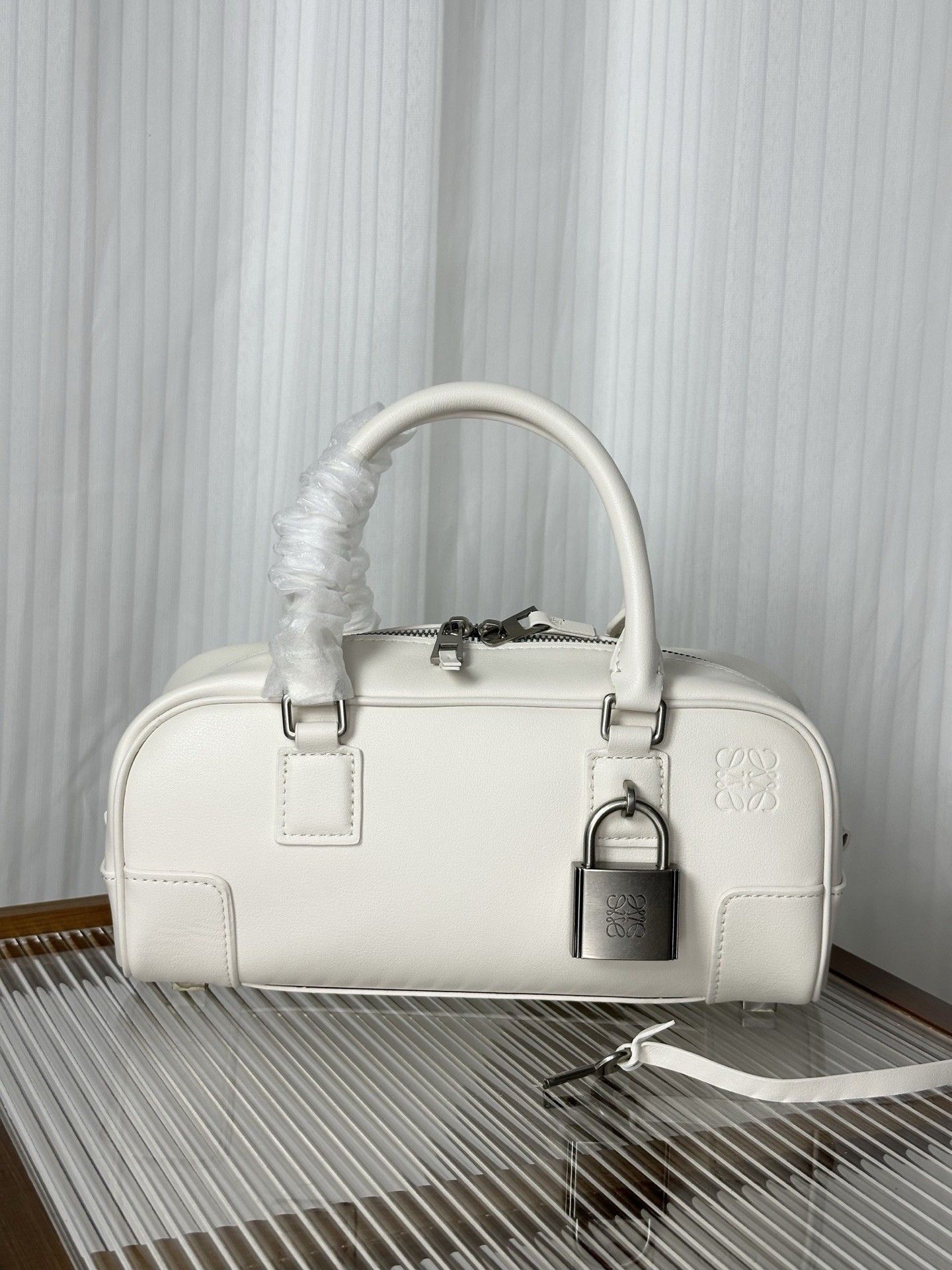 Loewe Amazona 23 White Boston Nappa Leather Padlock Detail Handle Shoulder Bag - KAIROO