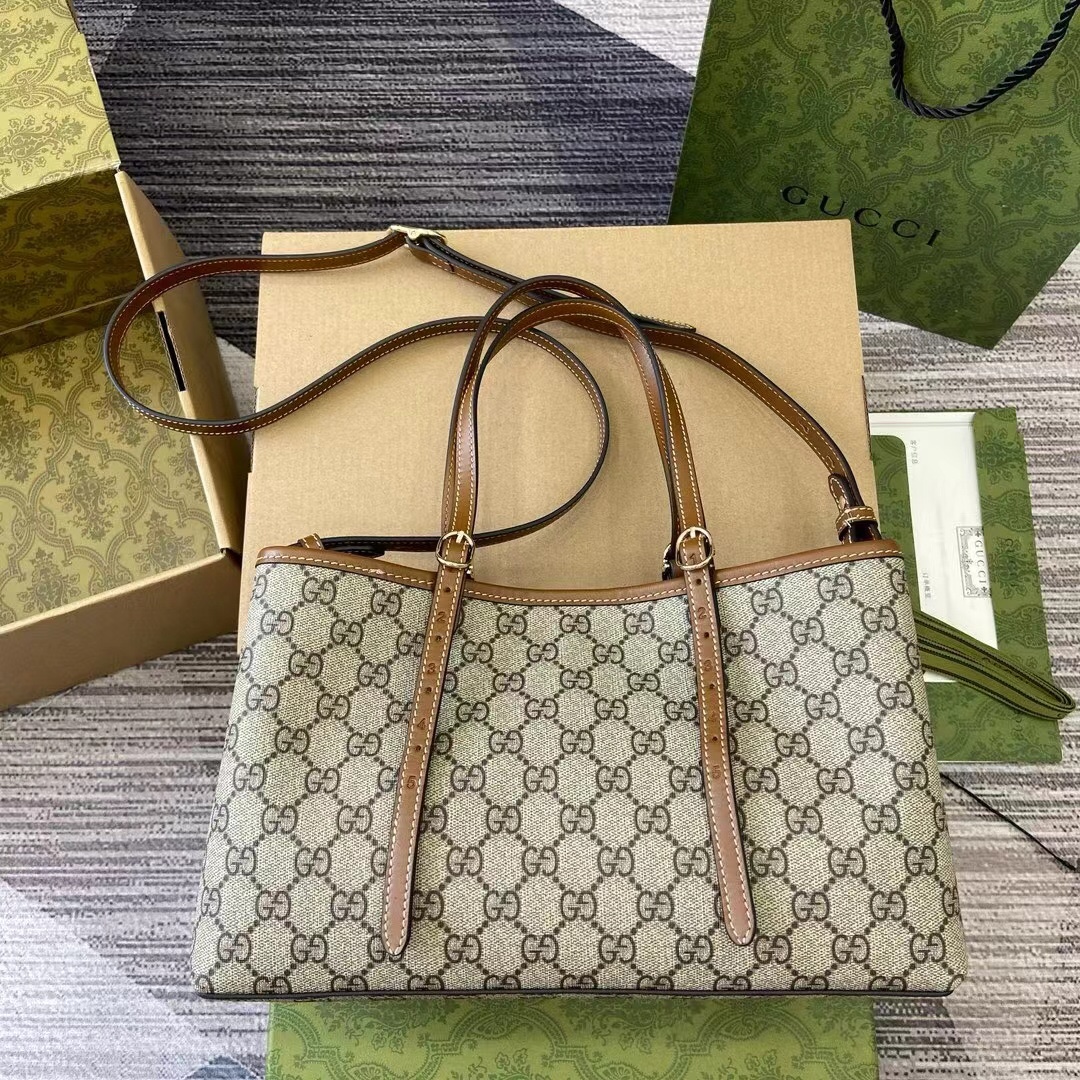 Gucci GG Emblem medium tote bag 815214