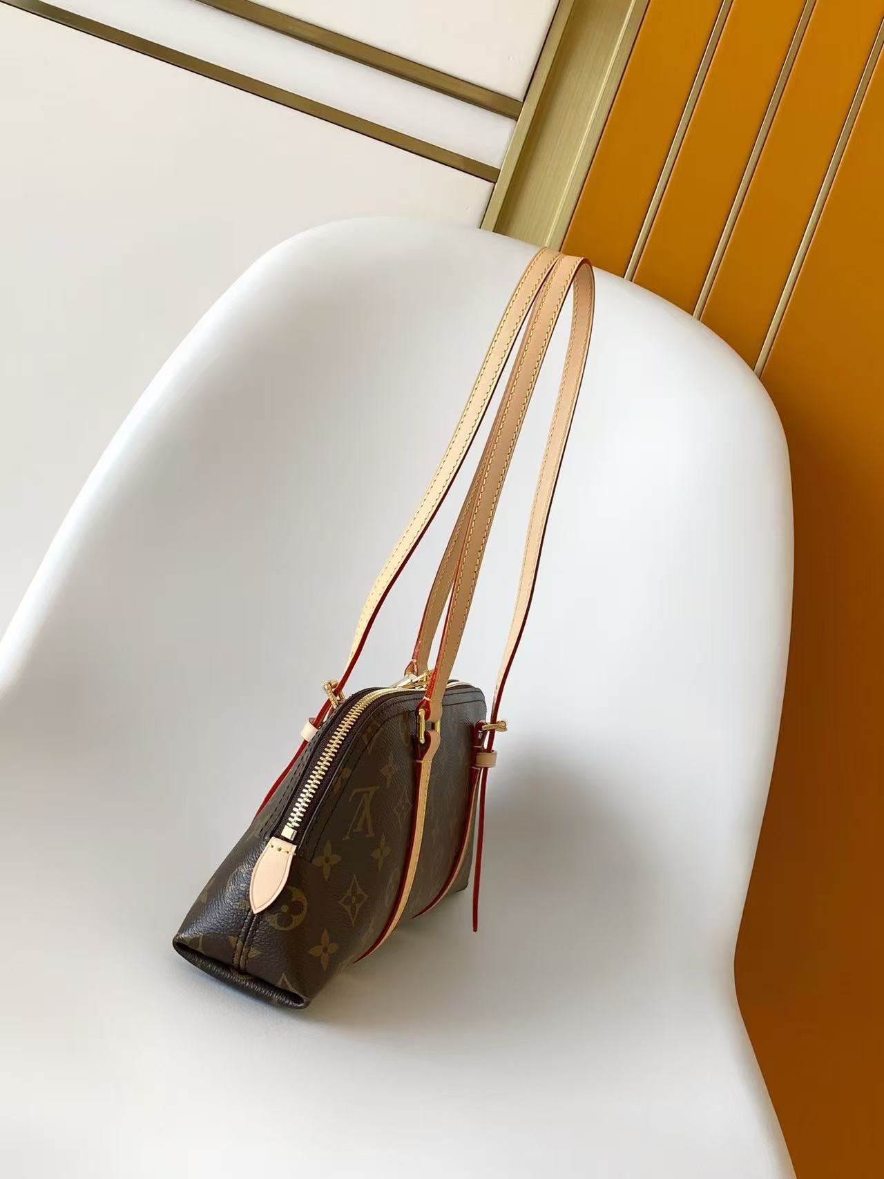 Louis Vuitton LV new shoulder bag