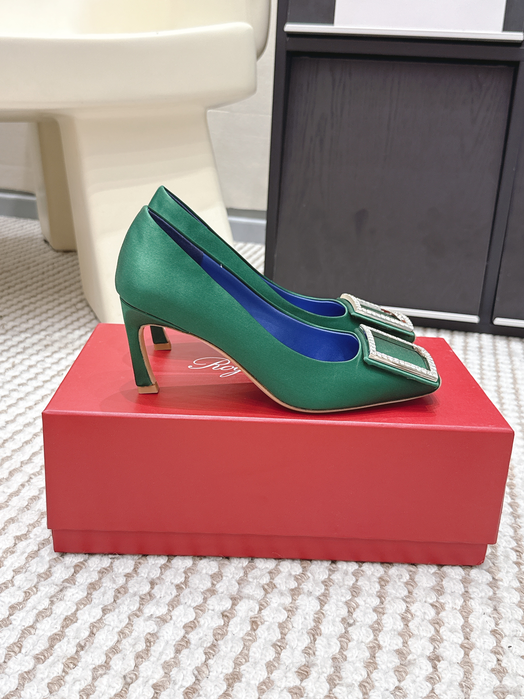 Roger Vivier Satin and crystals Pumps