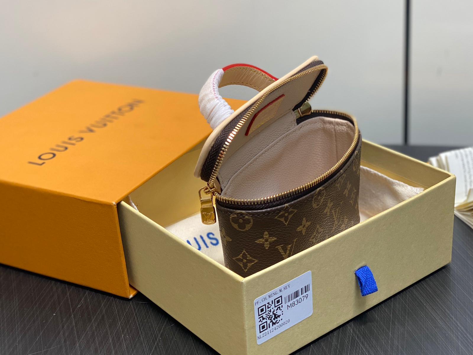 Louis Vuitton LV Nice Beauty