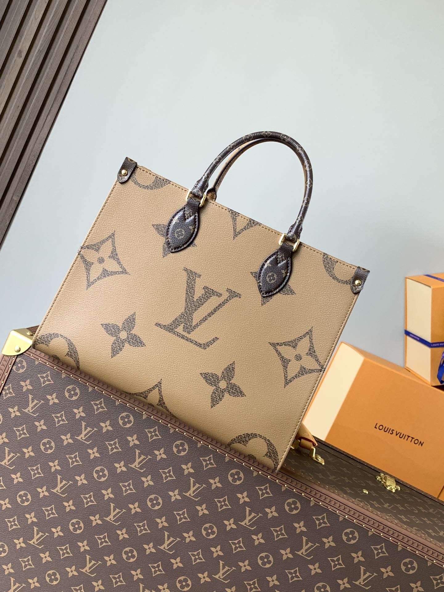 M45039 LV OnTheGo PM Bag Tote In Monogram Reverse canvas