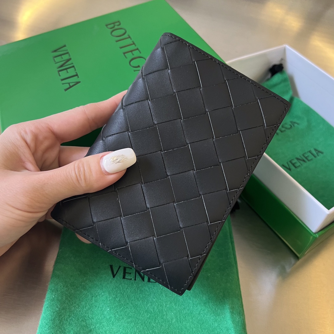 Bottega Veneta Passport Holder in  Intreccio Leather