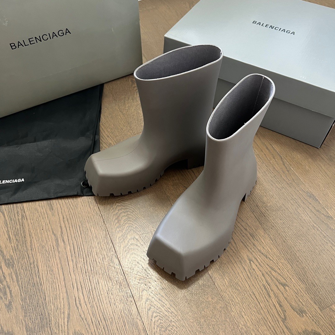 Balenciaga Trooper Grey Matte Rubber Galoshes Square Toe Chunky Rain Boots - KAIROO