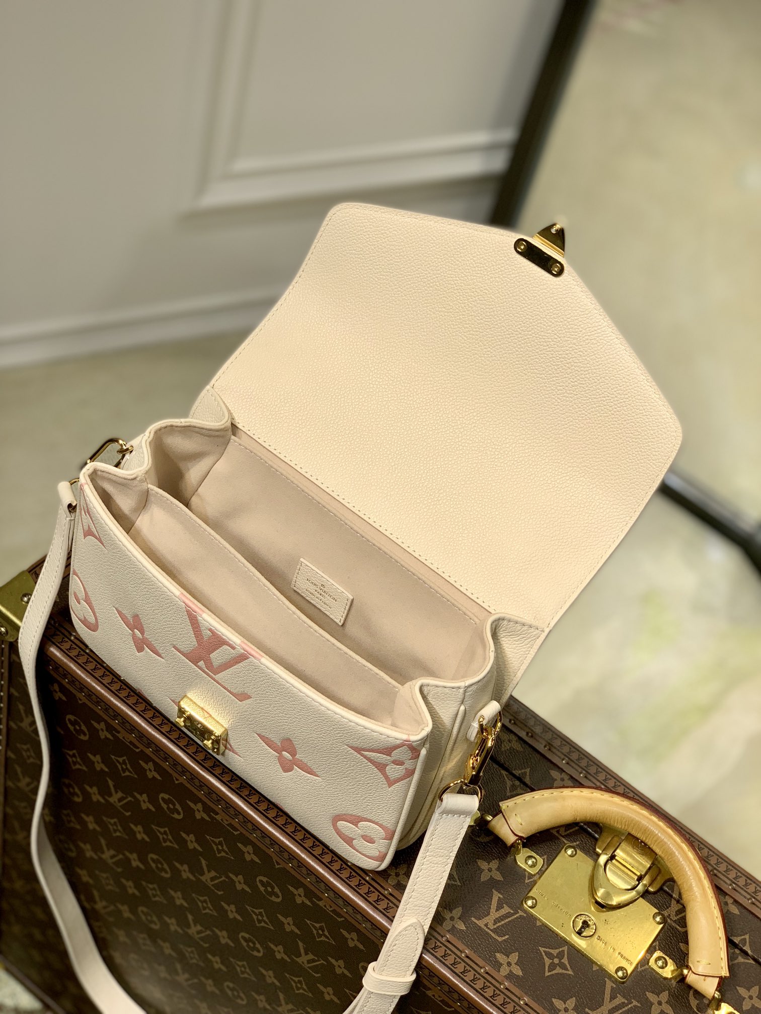 Louis Vuitton LV Pochette Metis M45573