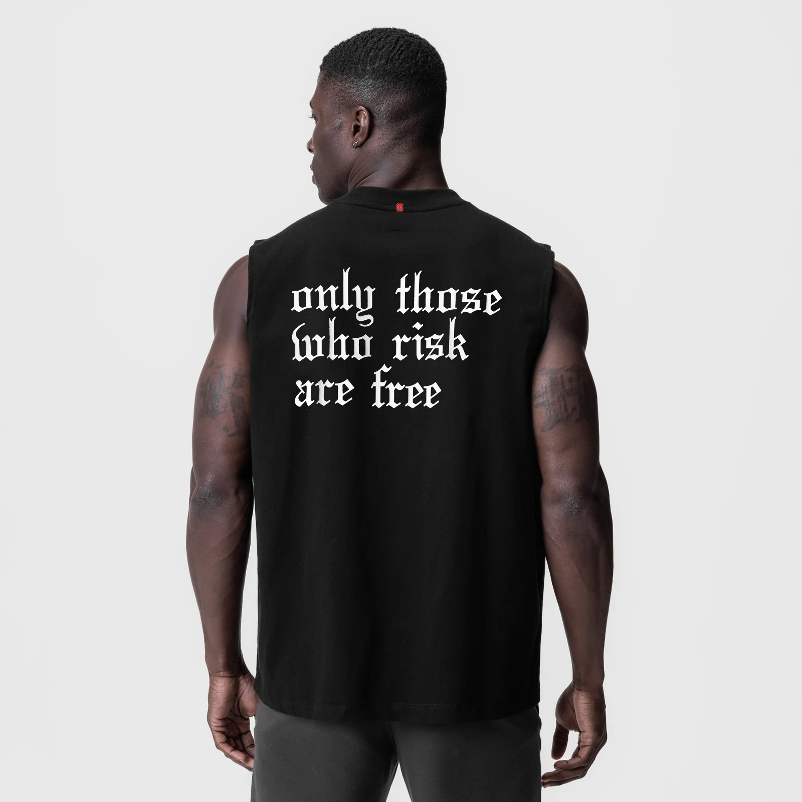 0807. Tech Essential Relaxed Cutoff - Black/White 