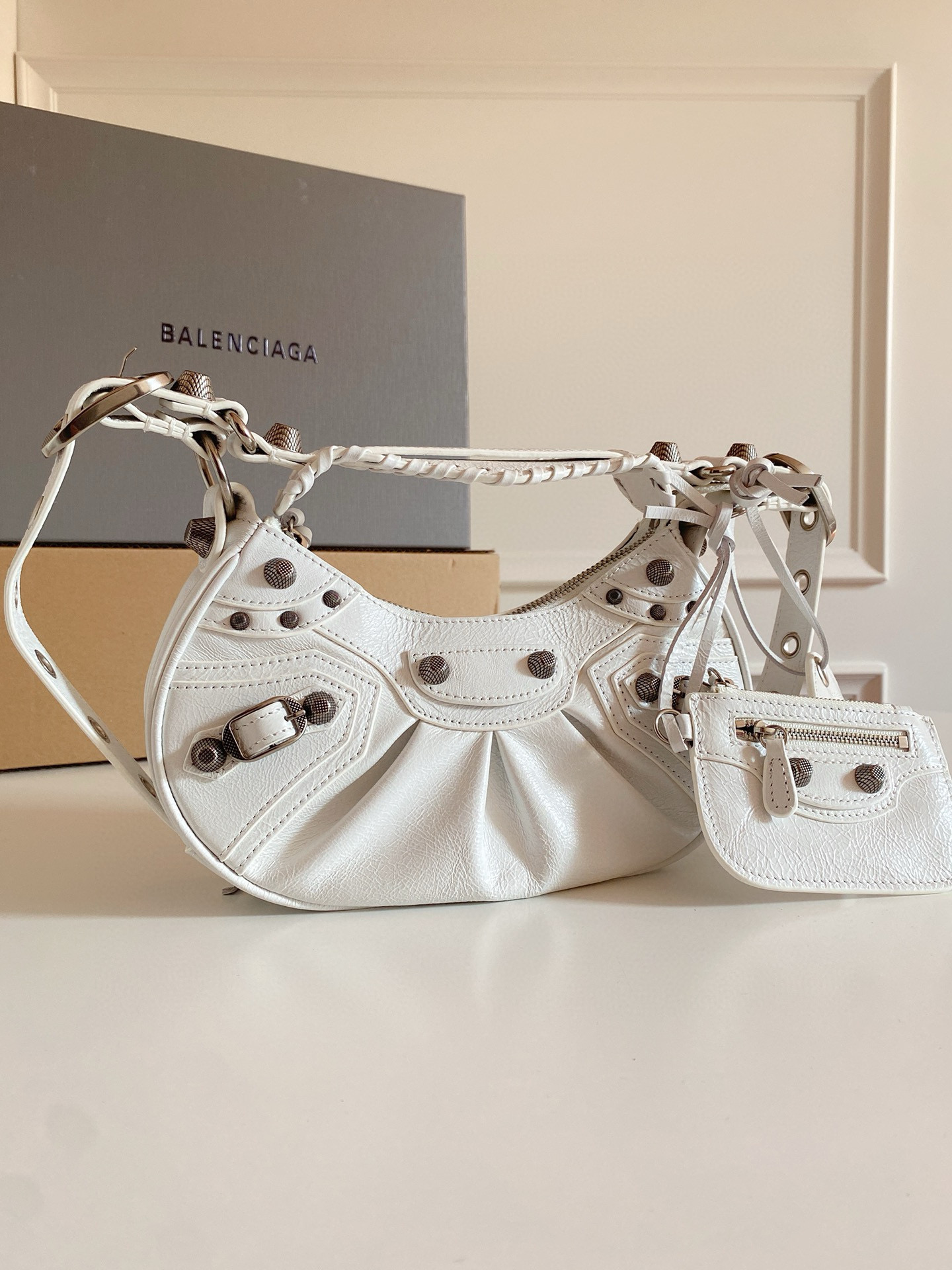 𝐁alenciaga Le Cagole XS Shoulder Bag in White Leather