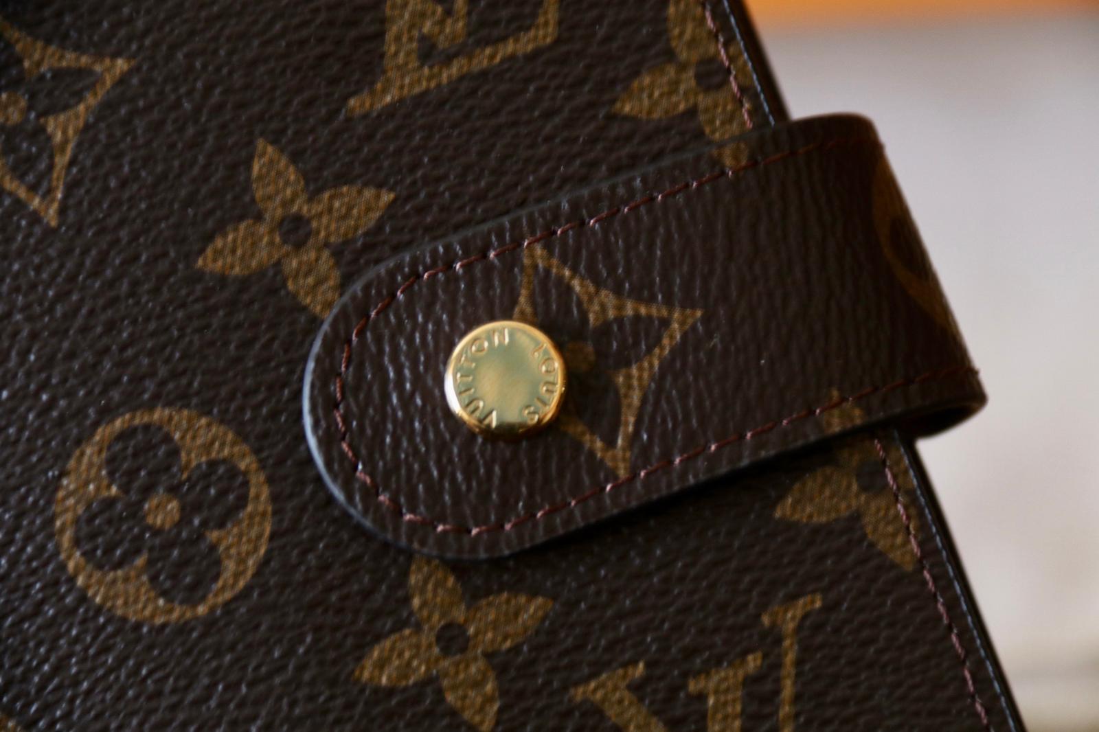 Louis Vuitton Notebook R20105