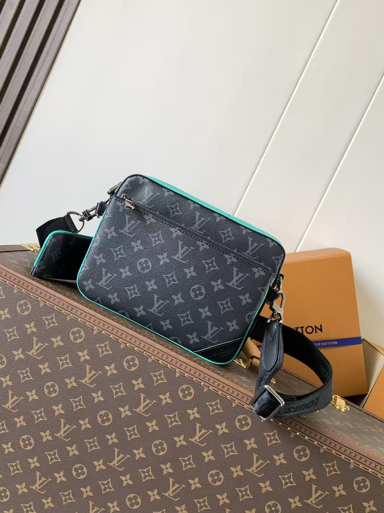 Louis Vuitton LV men's messenger bag