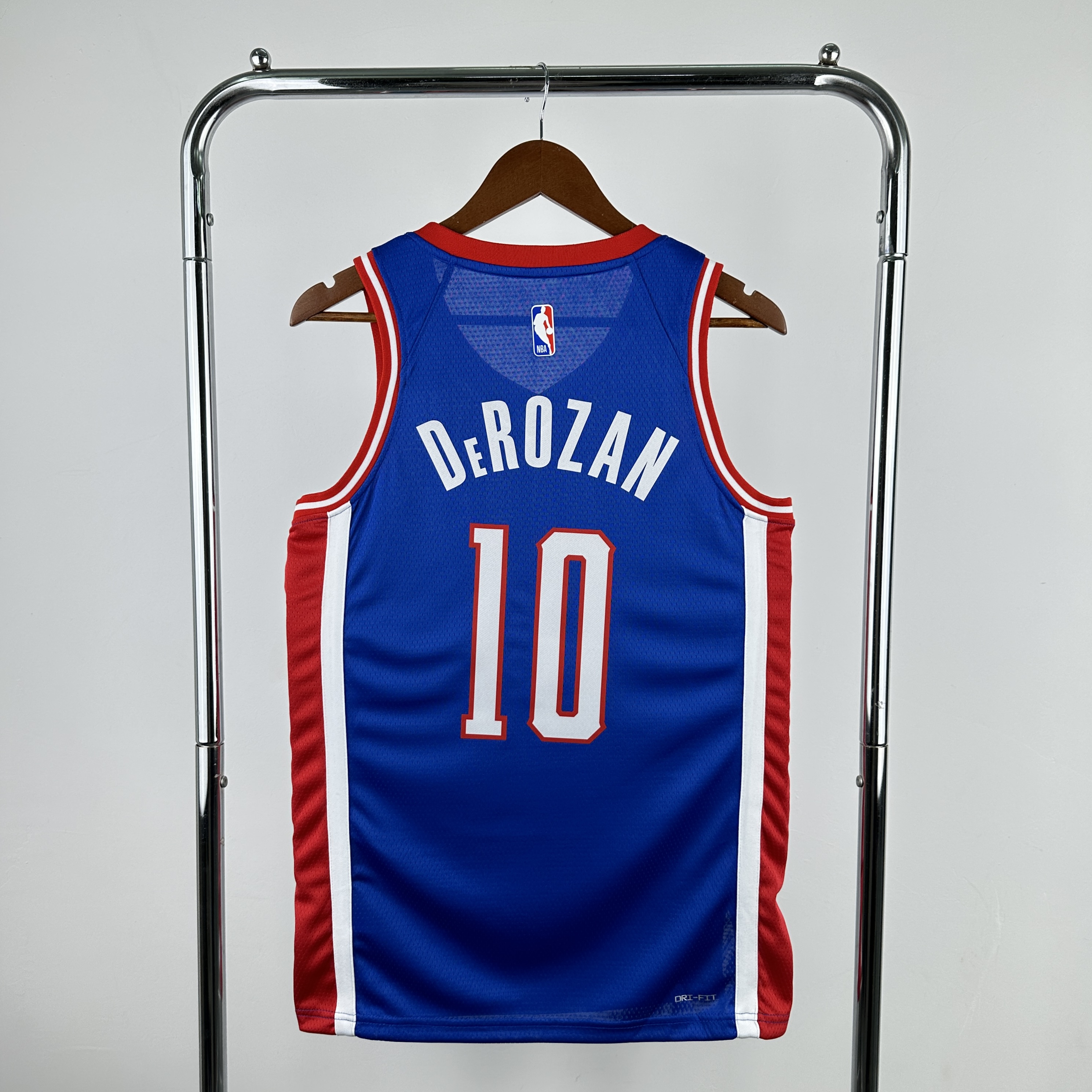 25 SEASON SACRAMENTO KINGS CITY  #10 DerROZAN