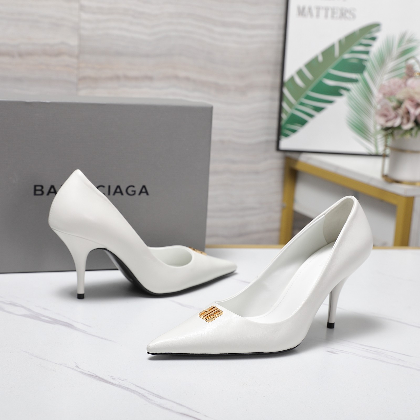 Balenciaga Women's Avenue BB Editor Pump in White