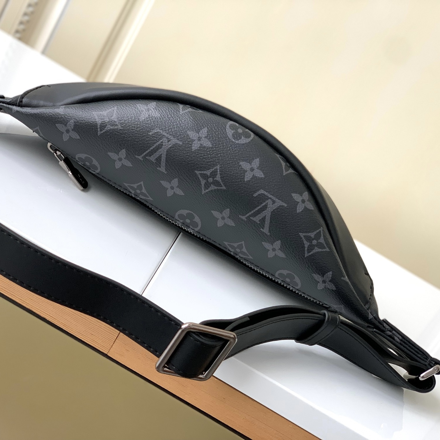 Louis Vuitton LV Discovery Bumbag PM