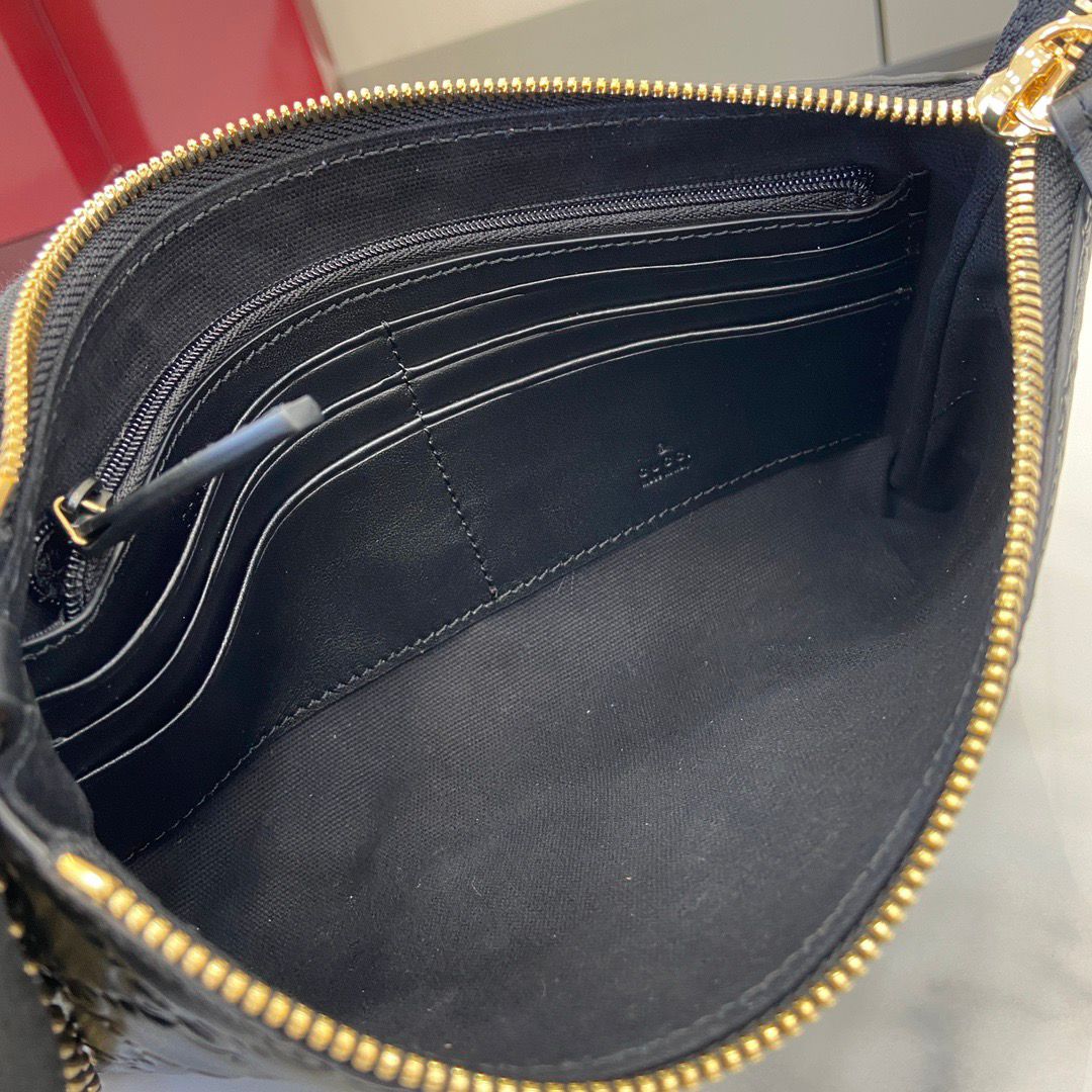 GUCCi black chain bag