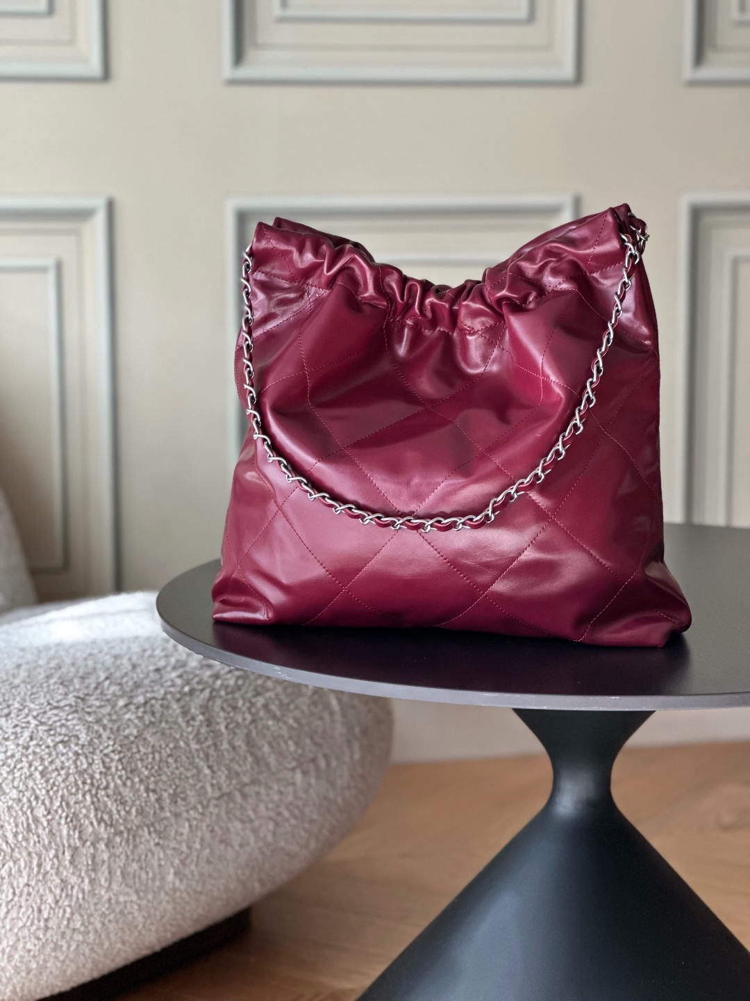 Chanel 22 Medium Handbag in Burgundy Shiny Calfskin AS3261
