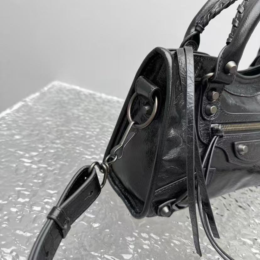 Balenciaga cracked oil wax locomotive bag