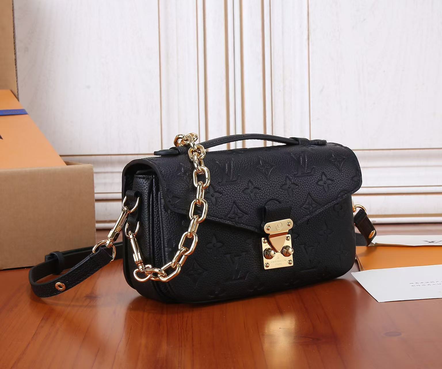 Louis Vuitton lv Pochette Métis East West Handbag