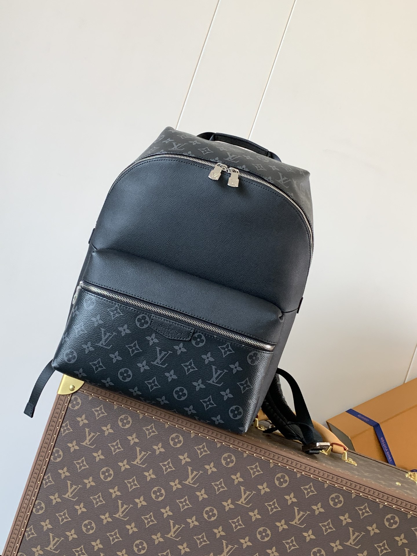 LV Men's Collection Bag M31033 Discovery Backpack PM