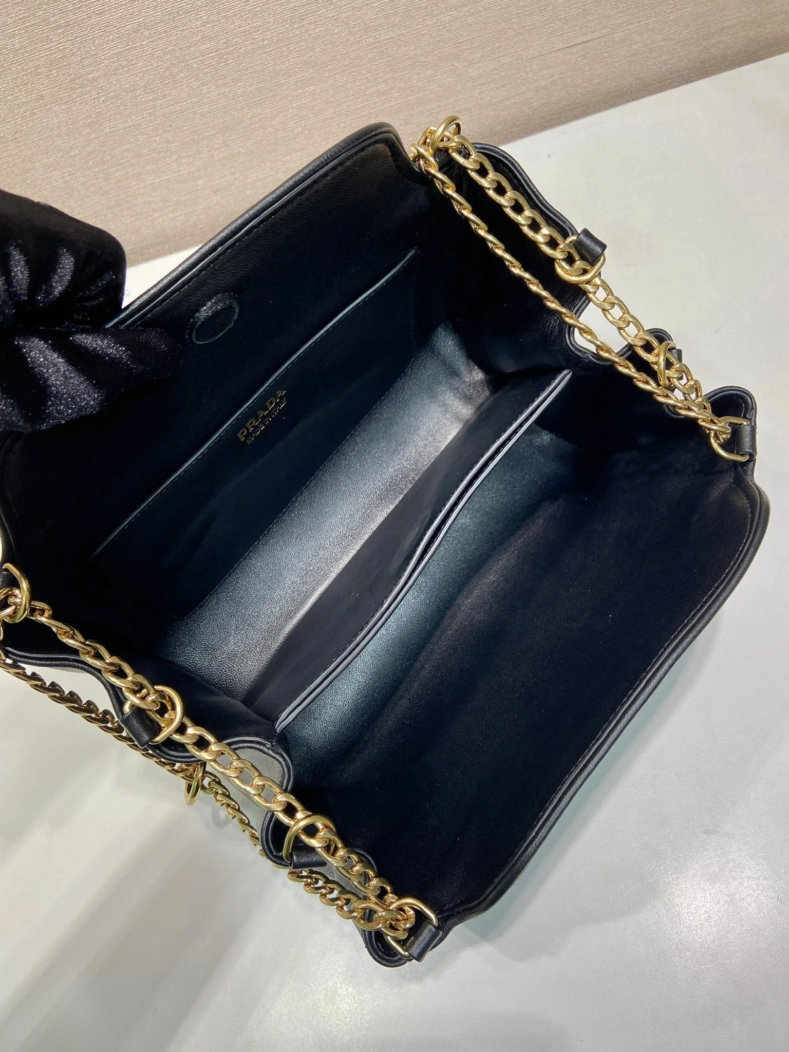 Prada  Tumulte bag 24 black leather 280838