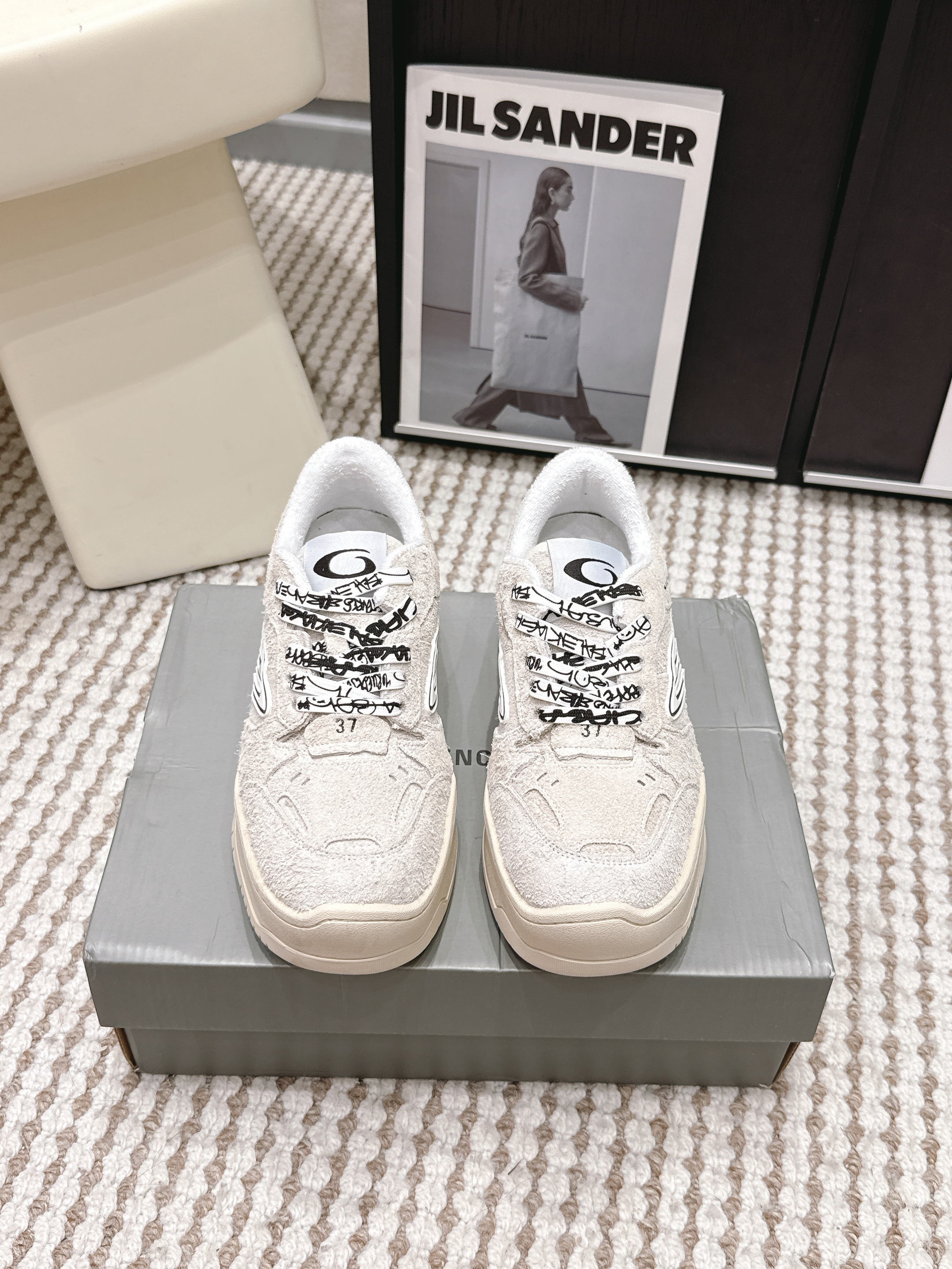 Balenciaga Balenciaga Hamptons Worn-Out Sneakers