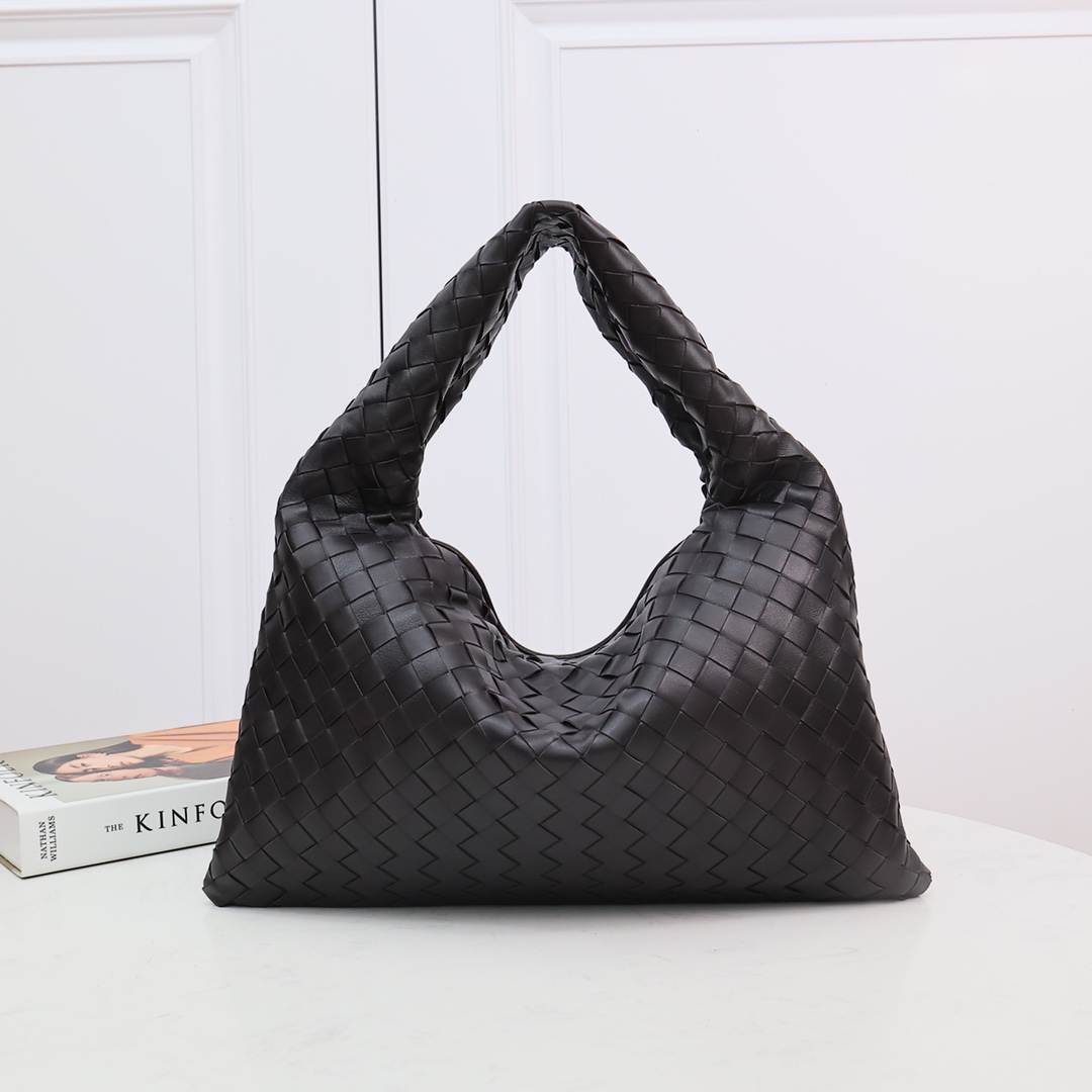 Bottega Veneta Small Hop Hobo Bag in Fondant Intrecciato leather