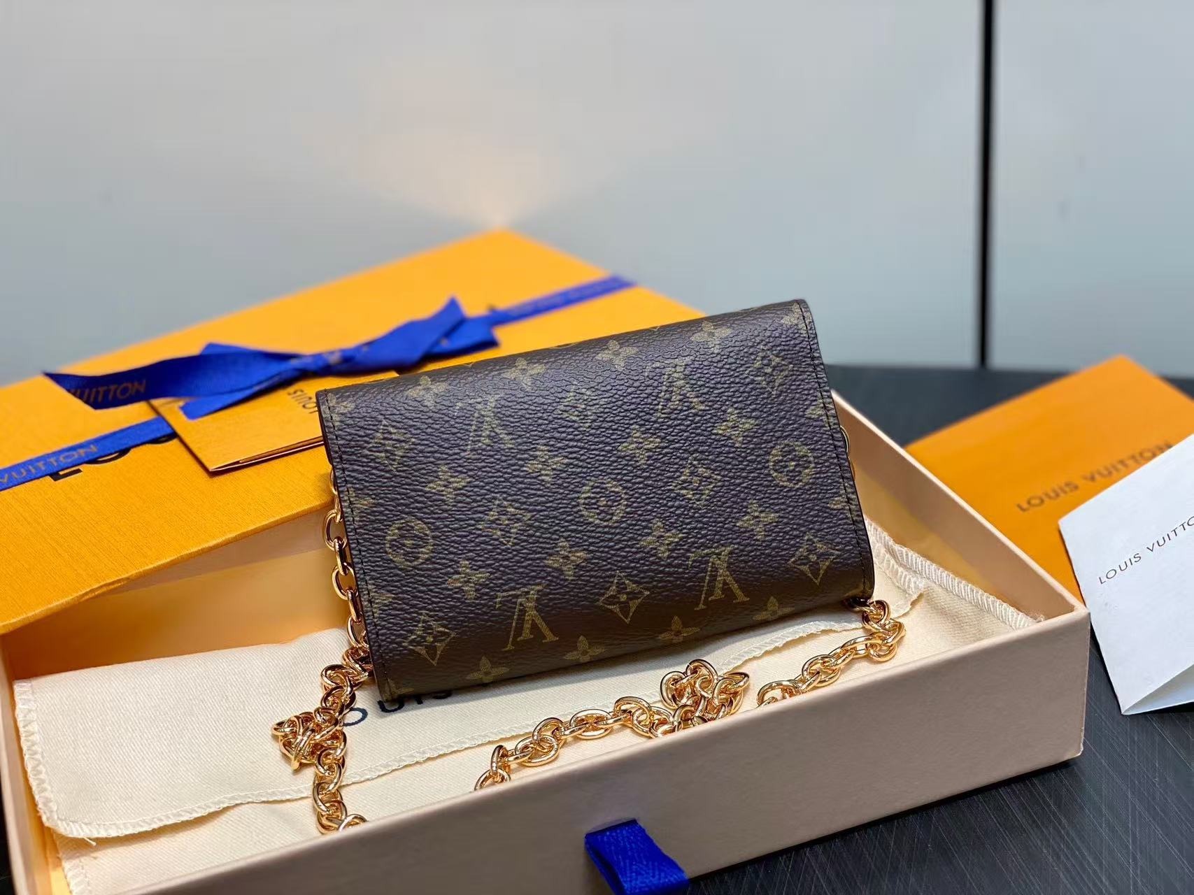 Louis Vuitton LV Pouch Metis chain waist bag
