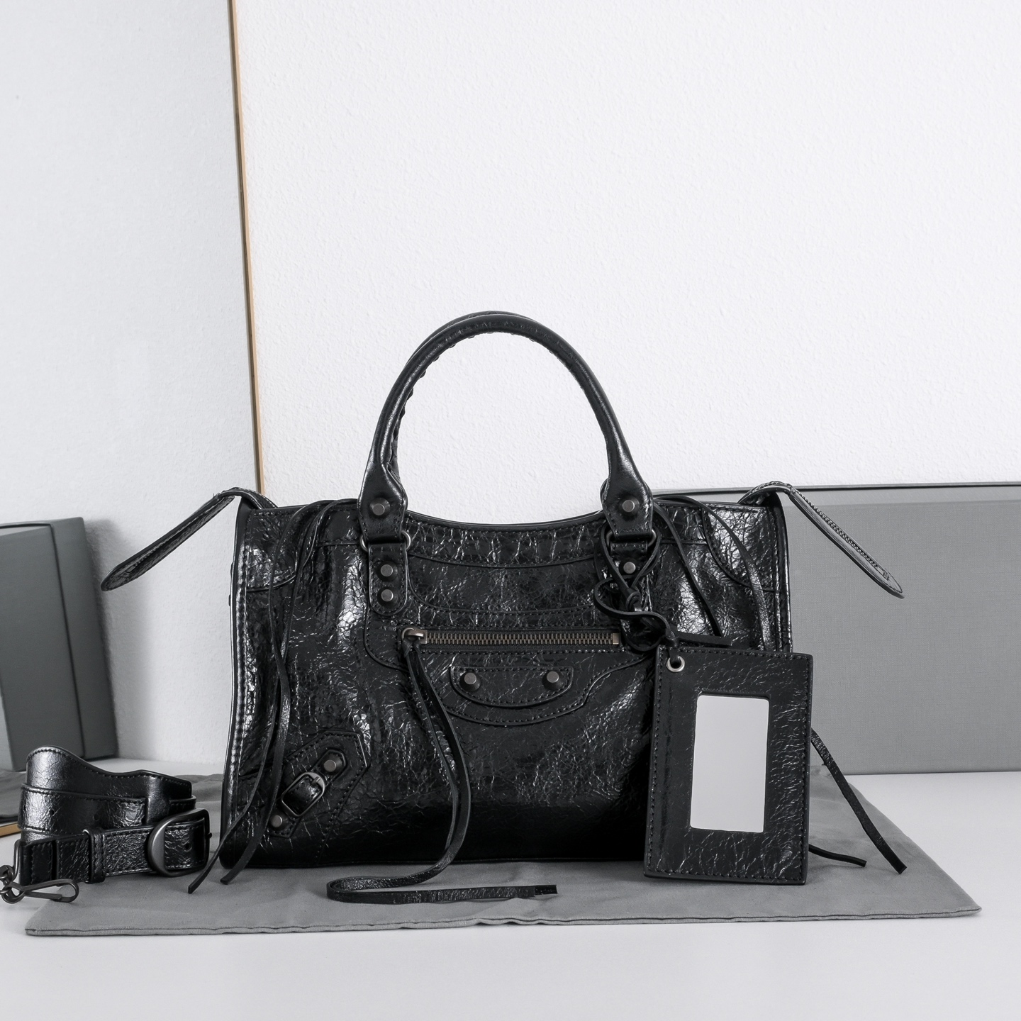 𝐁alenciaga Le City Bag Small in Black Lambskin