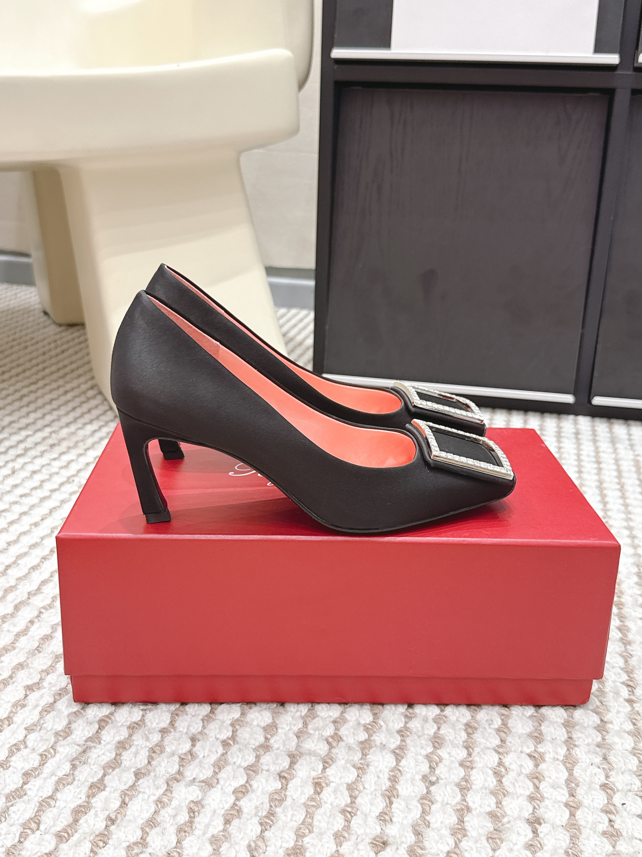 Roger Vivier Satin and crystals Pumps