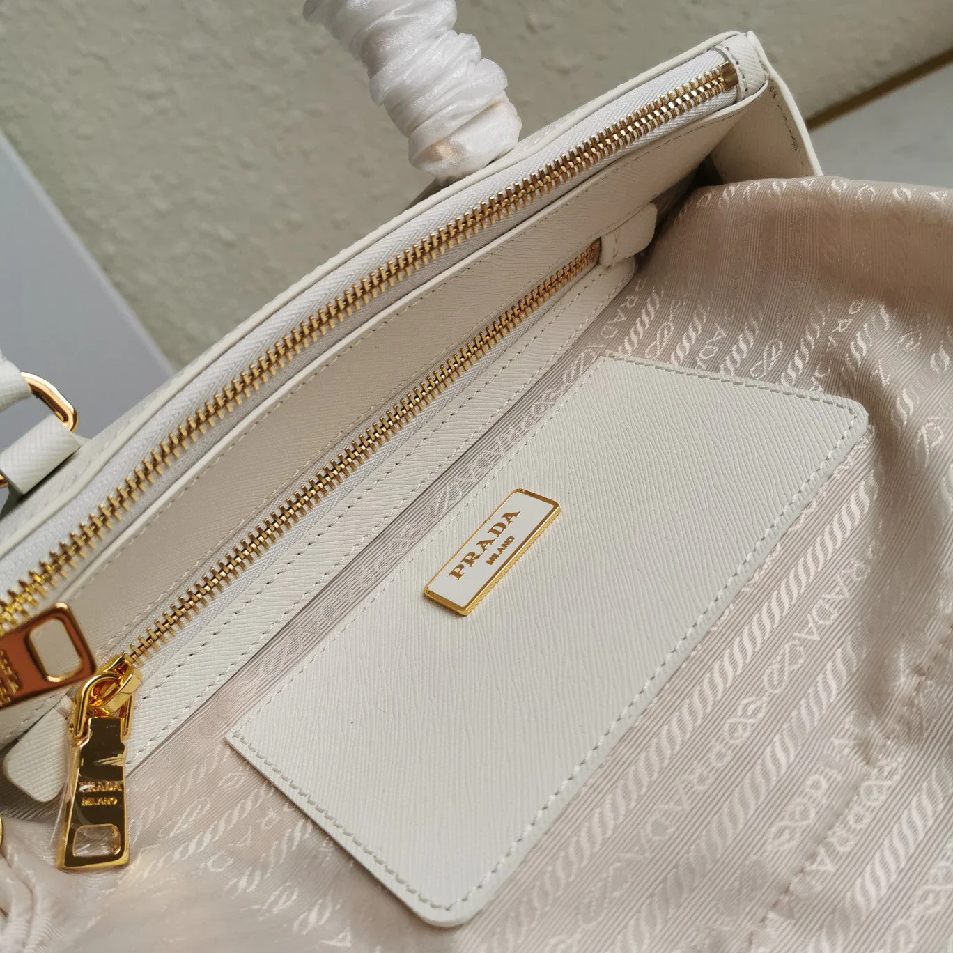 Prada MEDIUM GALLERIA 28 WHITE SAFFIANO LEATHER