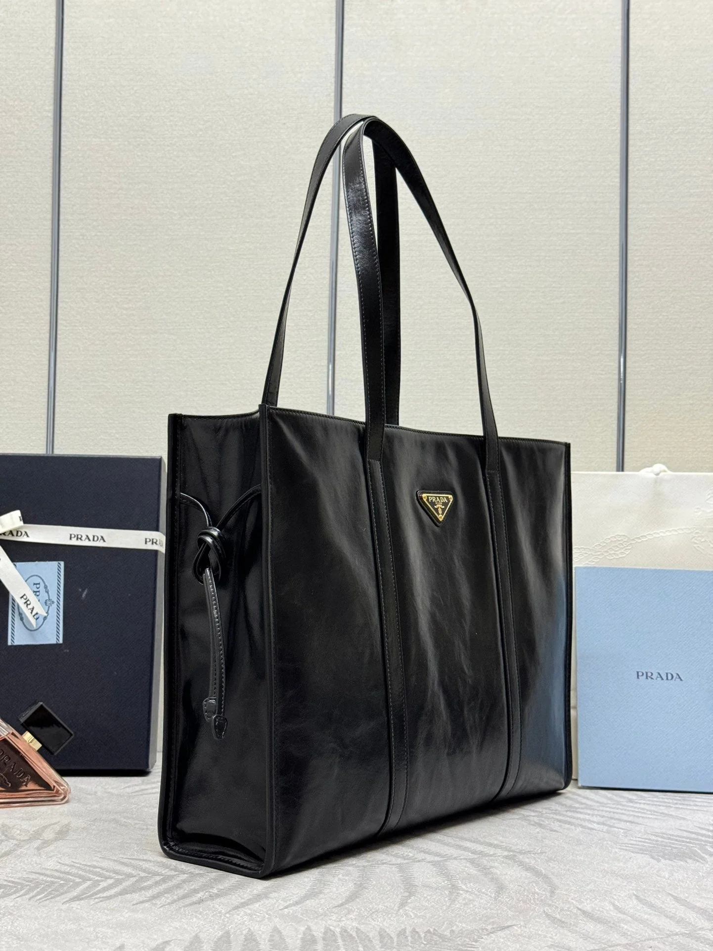 Prada TOTE BAG 39 IN BLACK SMOOTH CALFSKIN