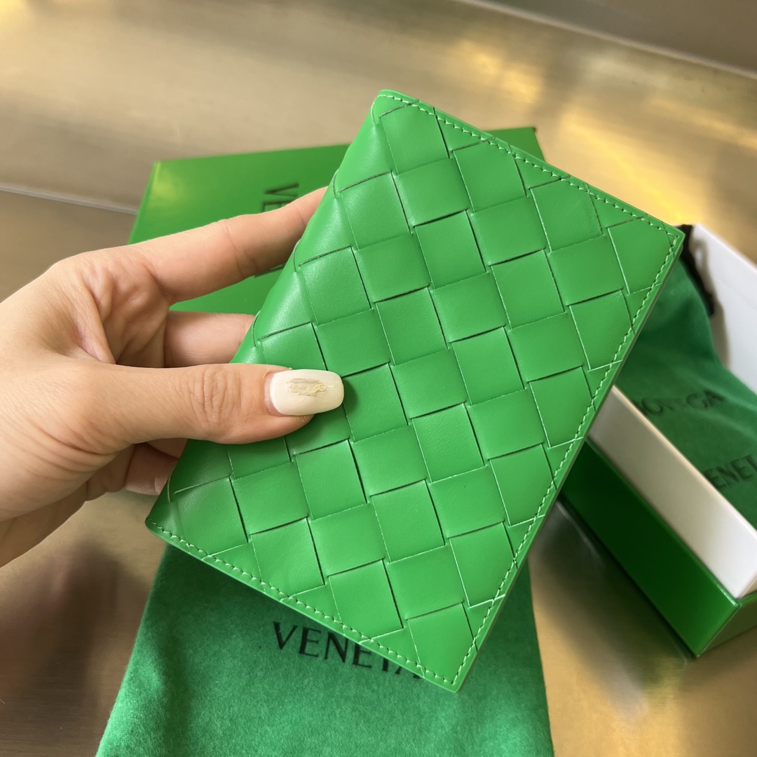 Bottega Veneta Passport Holder in  Intreccio Leather