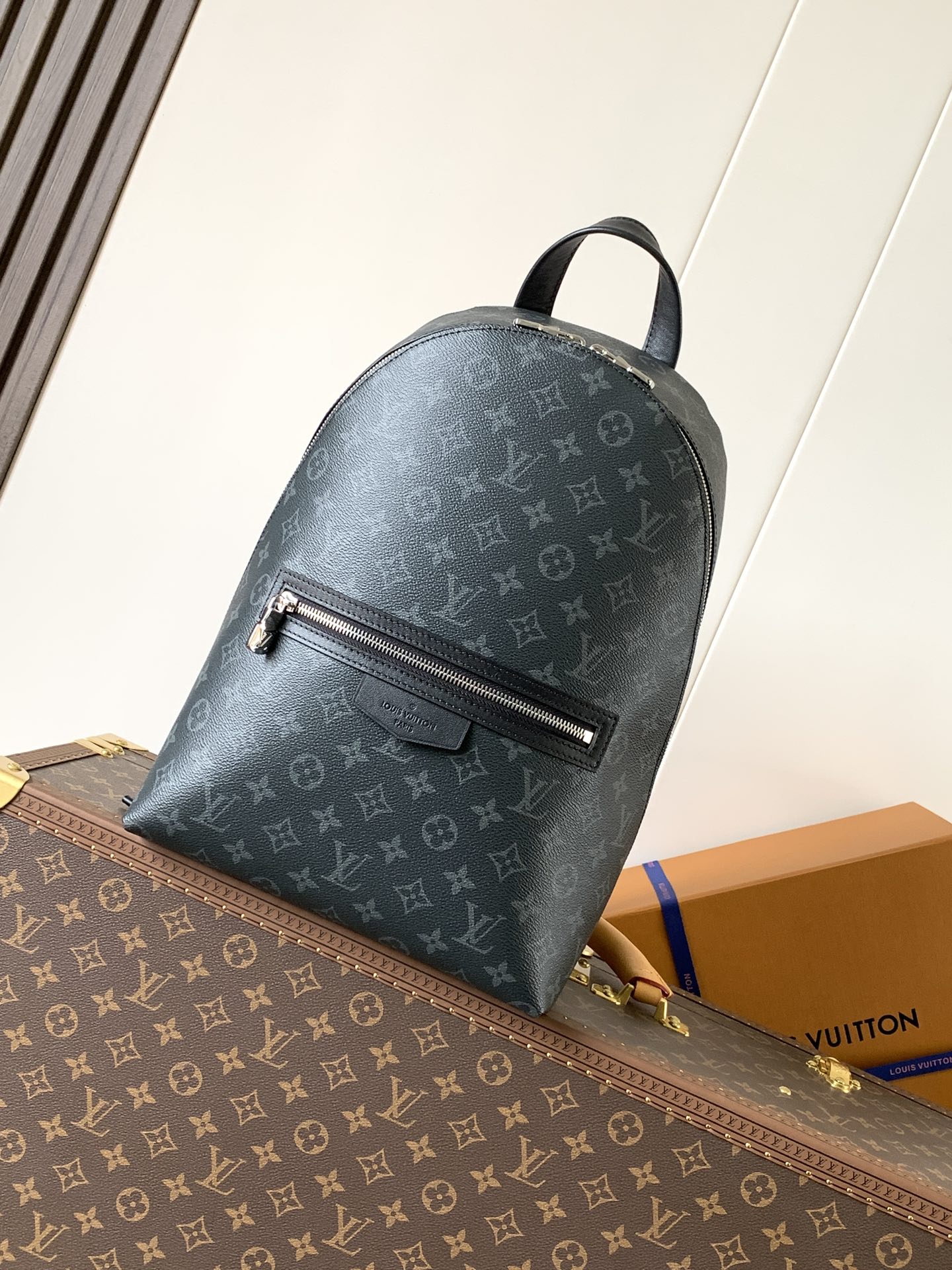 LV Men's Collection Bag M14020 Discovery Slim Backpack