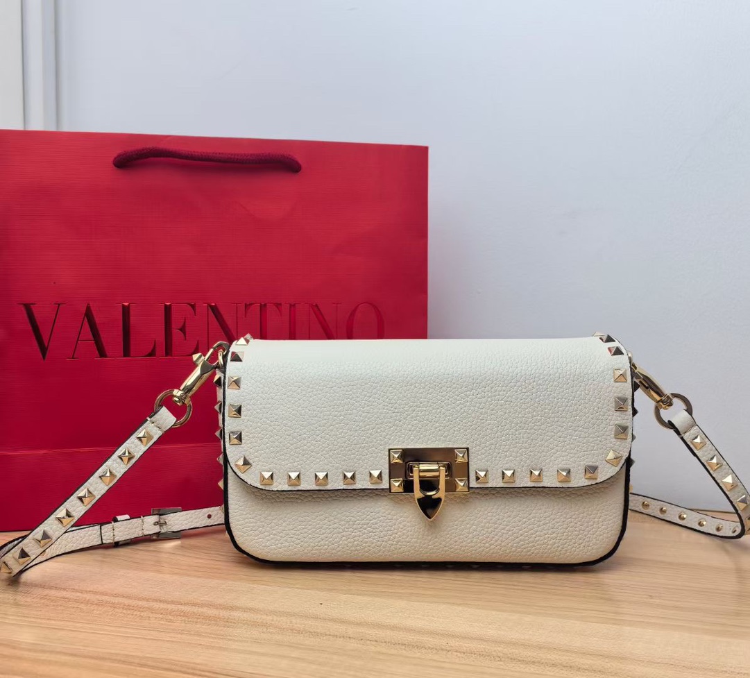 Valentino Garavani Rockstud Shoulder Bag in Grained calfskin-White