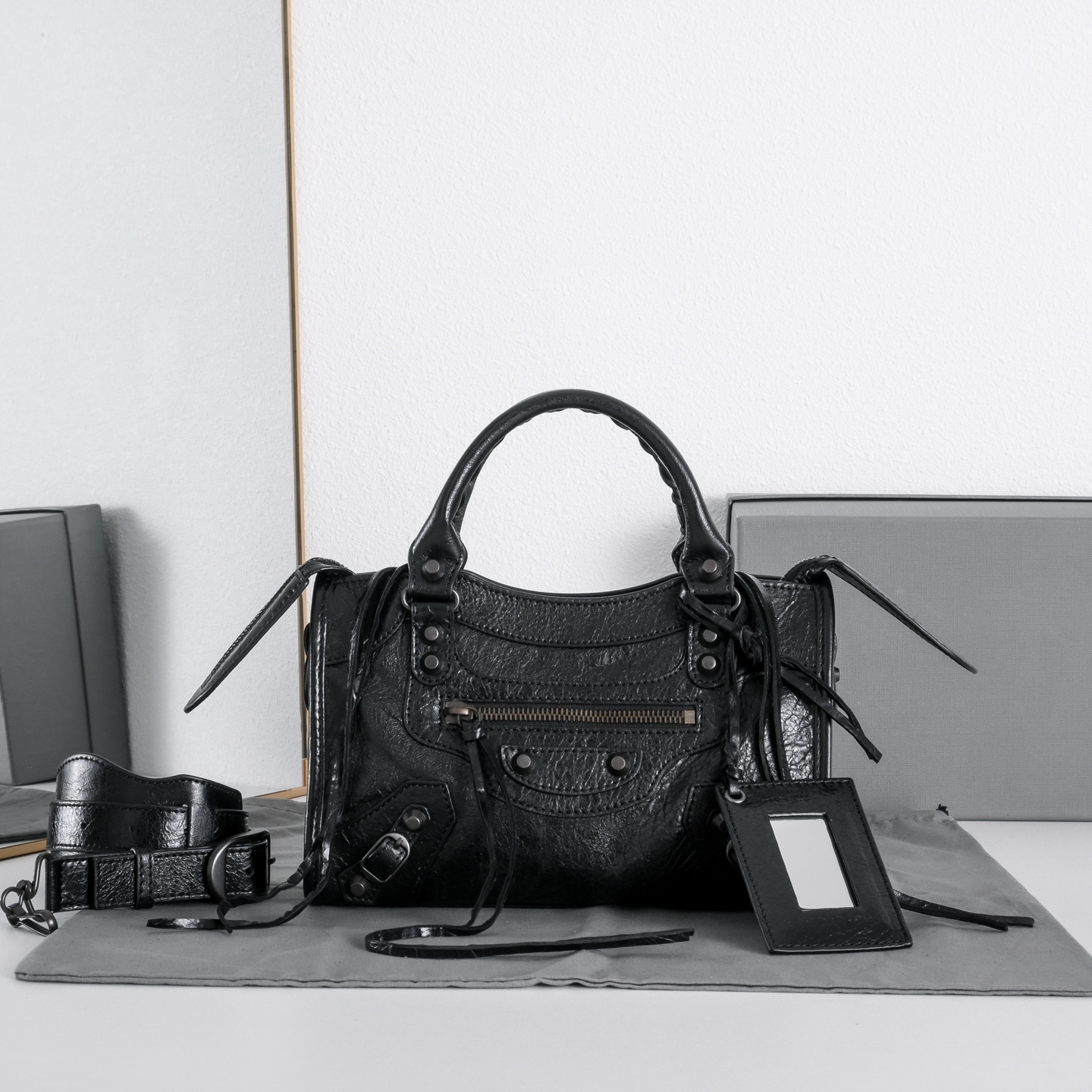 𝐁alenciaga Le City Bag Small in Black Lambskin