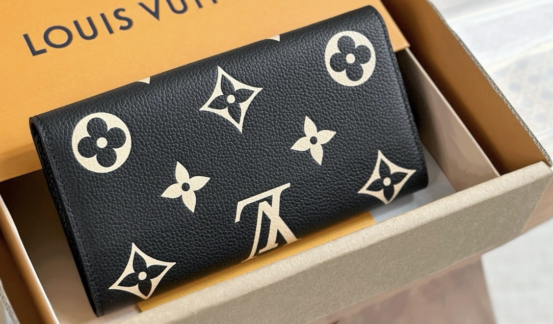 M80496 LV Canvas Sarah Wallet Black Monogram Embossed leather