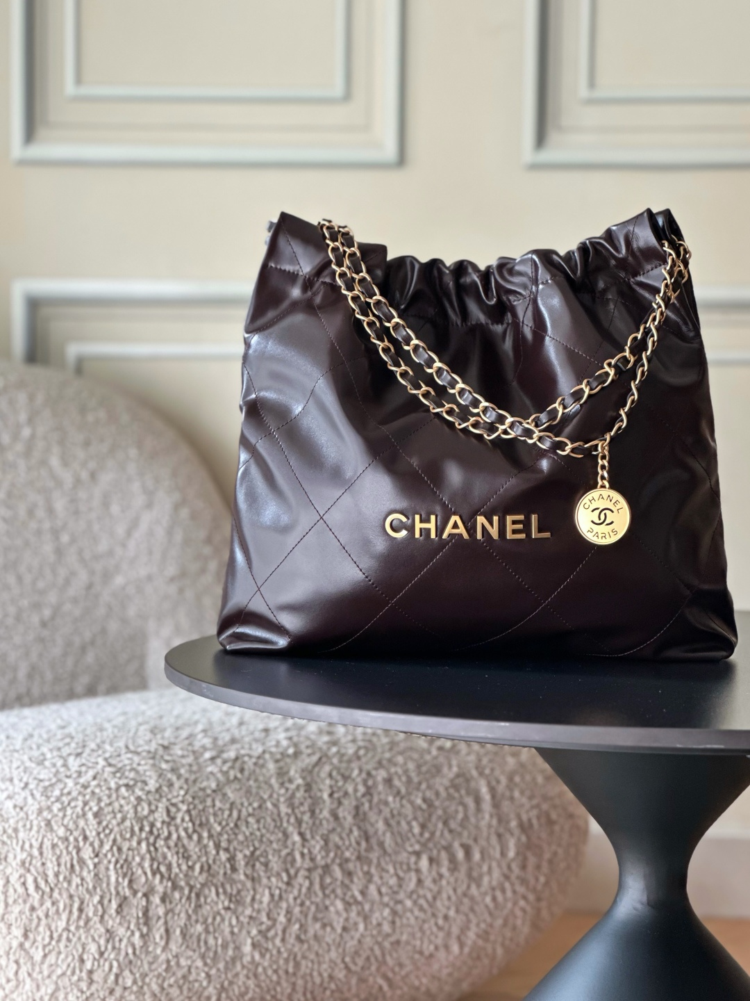 Chanel 22 Medium Handbag in Bordeaux Shiny Calfskin AS3261