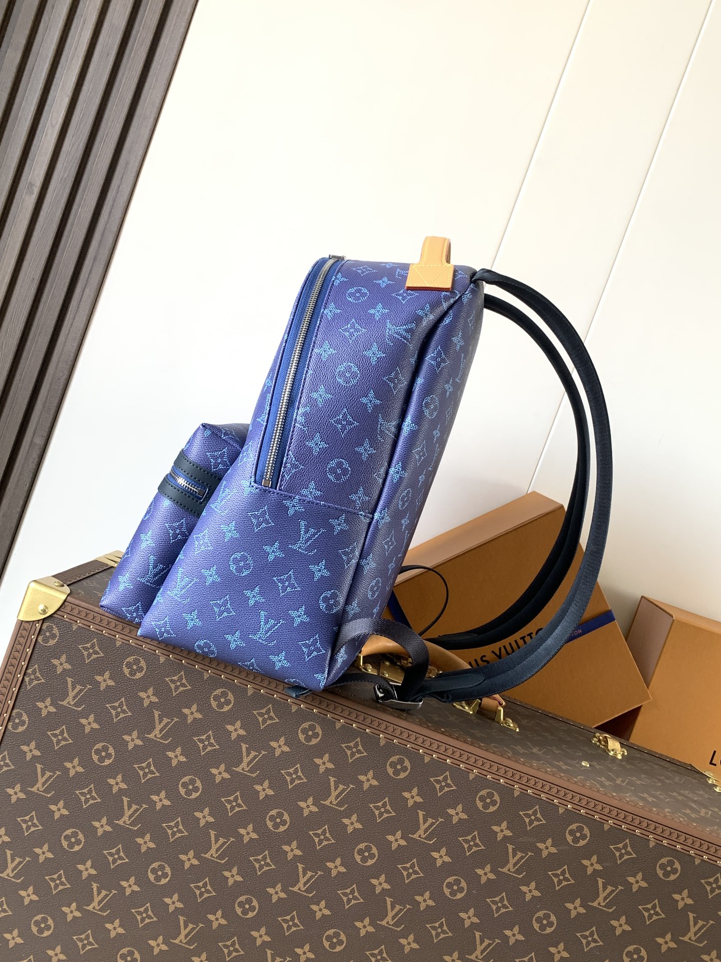 LV Men's Collection Bag M26942  Discovery Backpack PM