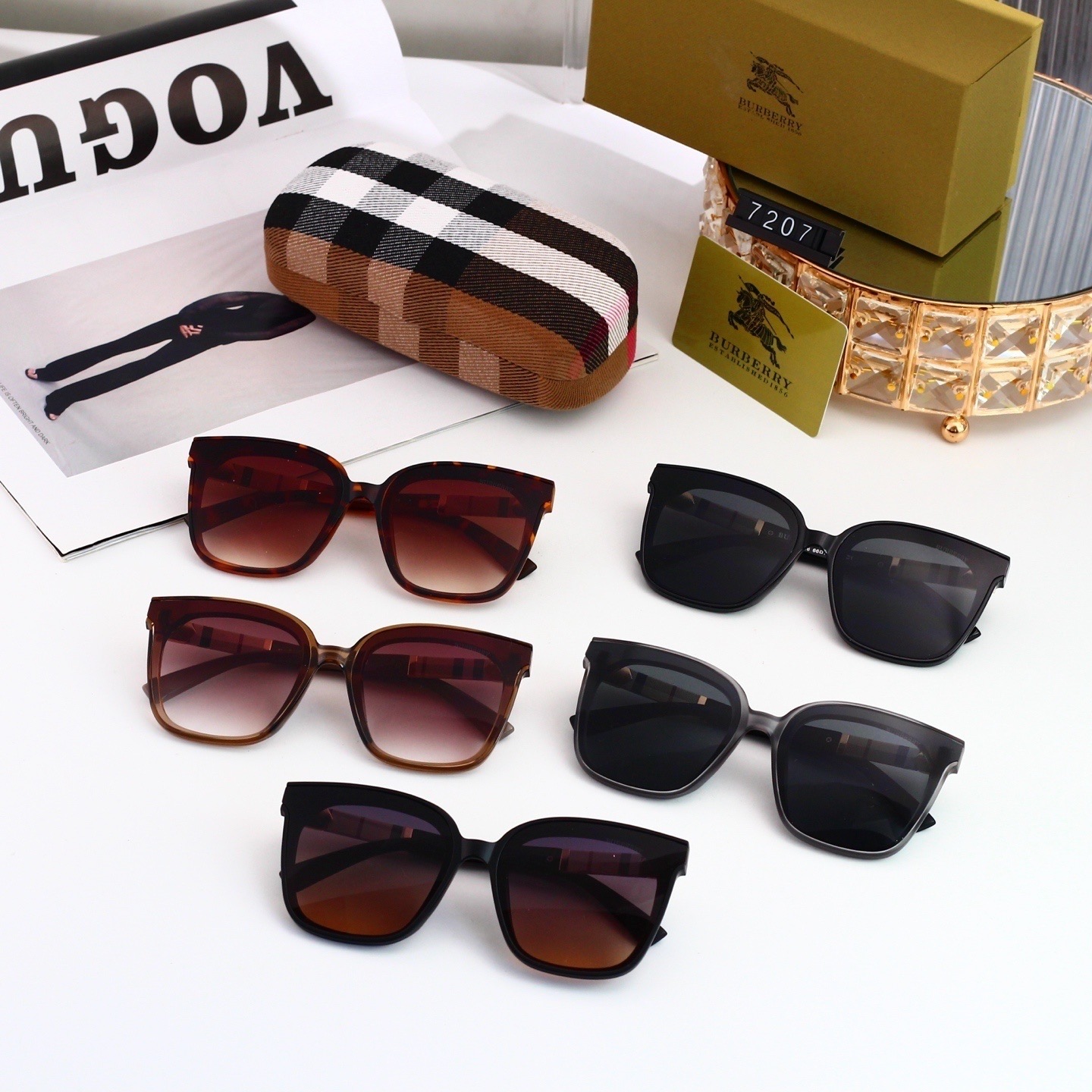 Burberry Check Detail Oversized Square Sunglasses - KAIROO