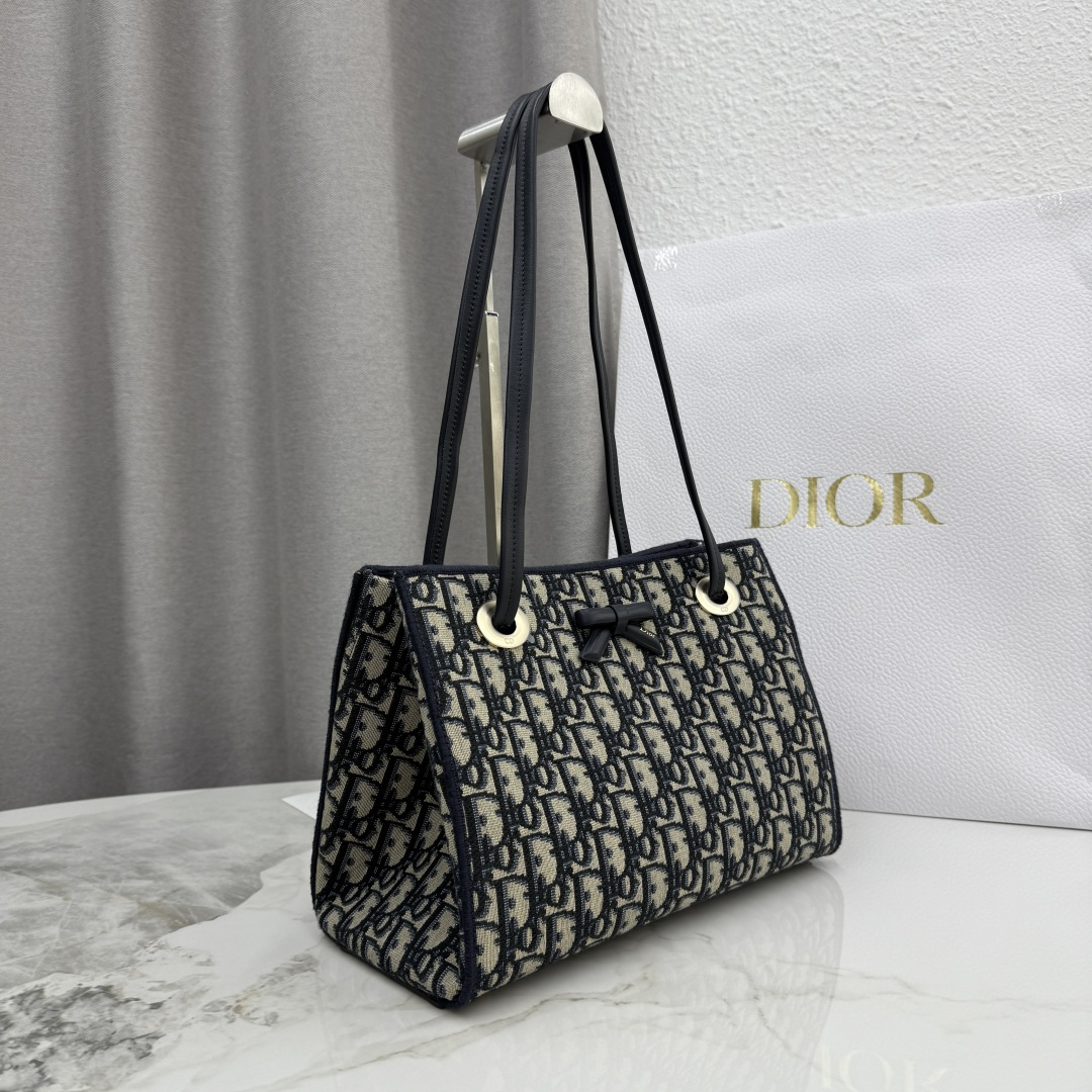 Dior new bow handbag