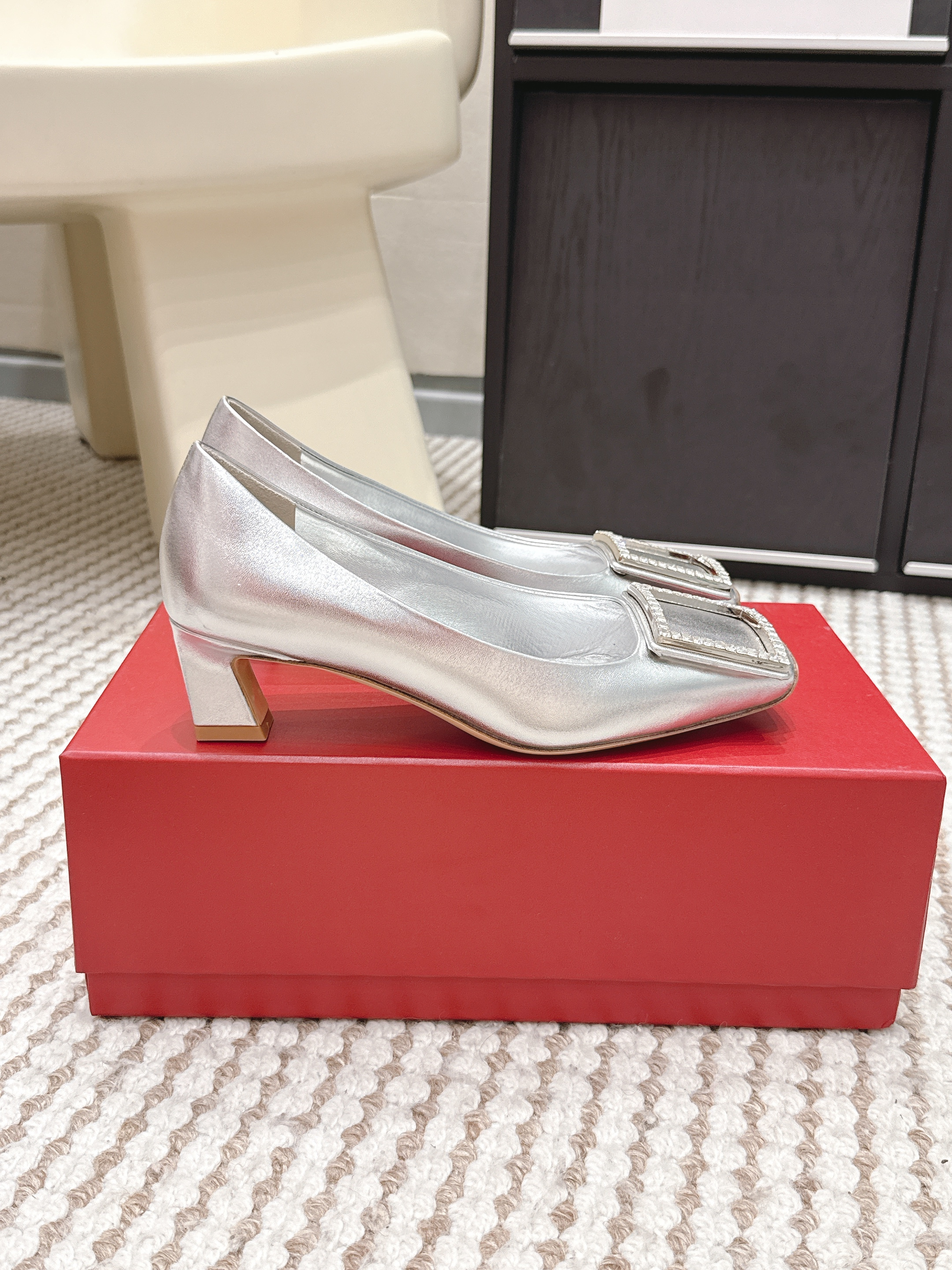 Roger Vivier Lambskin and crystals Pumps