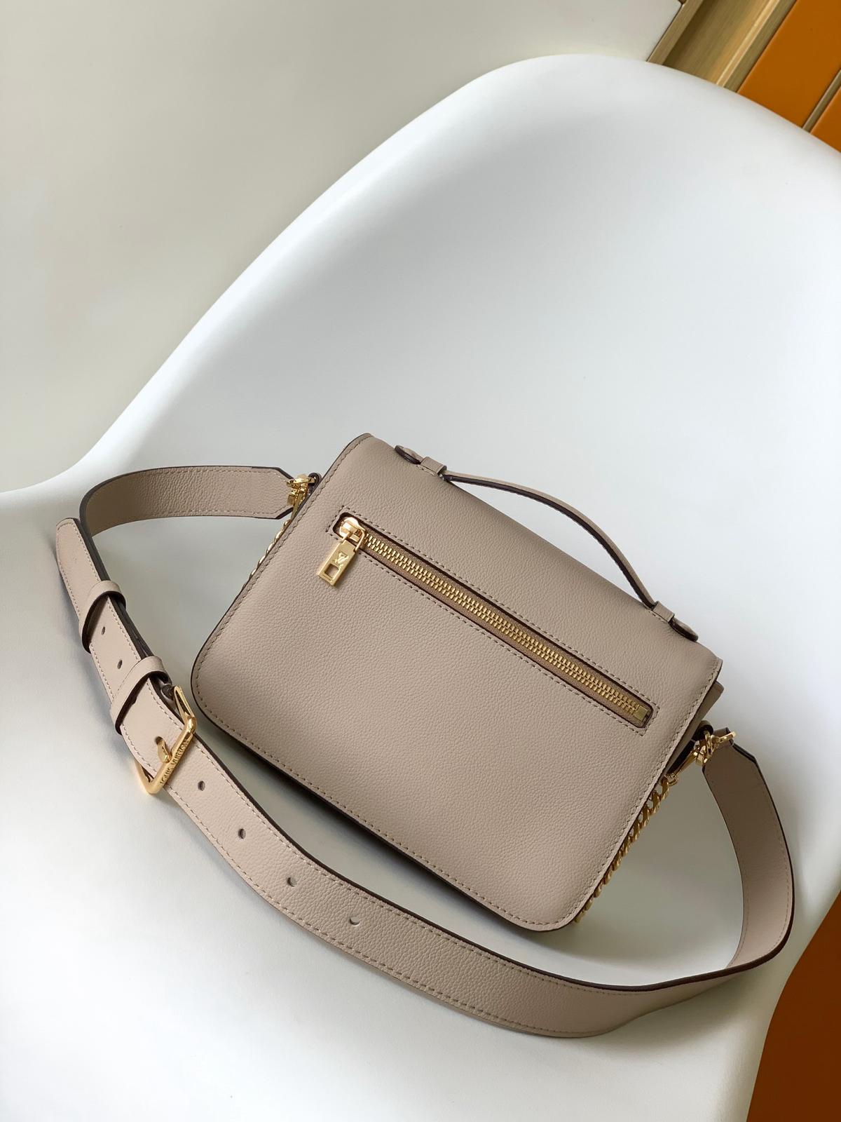 Louis Vuitton LV Shoulder Bag M22952