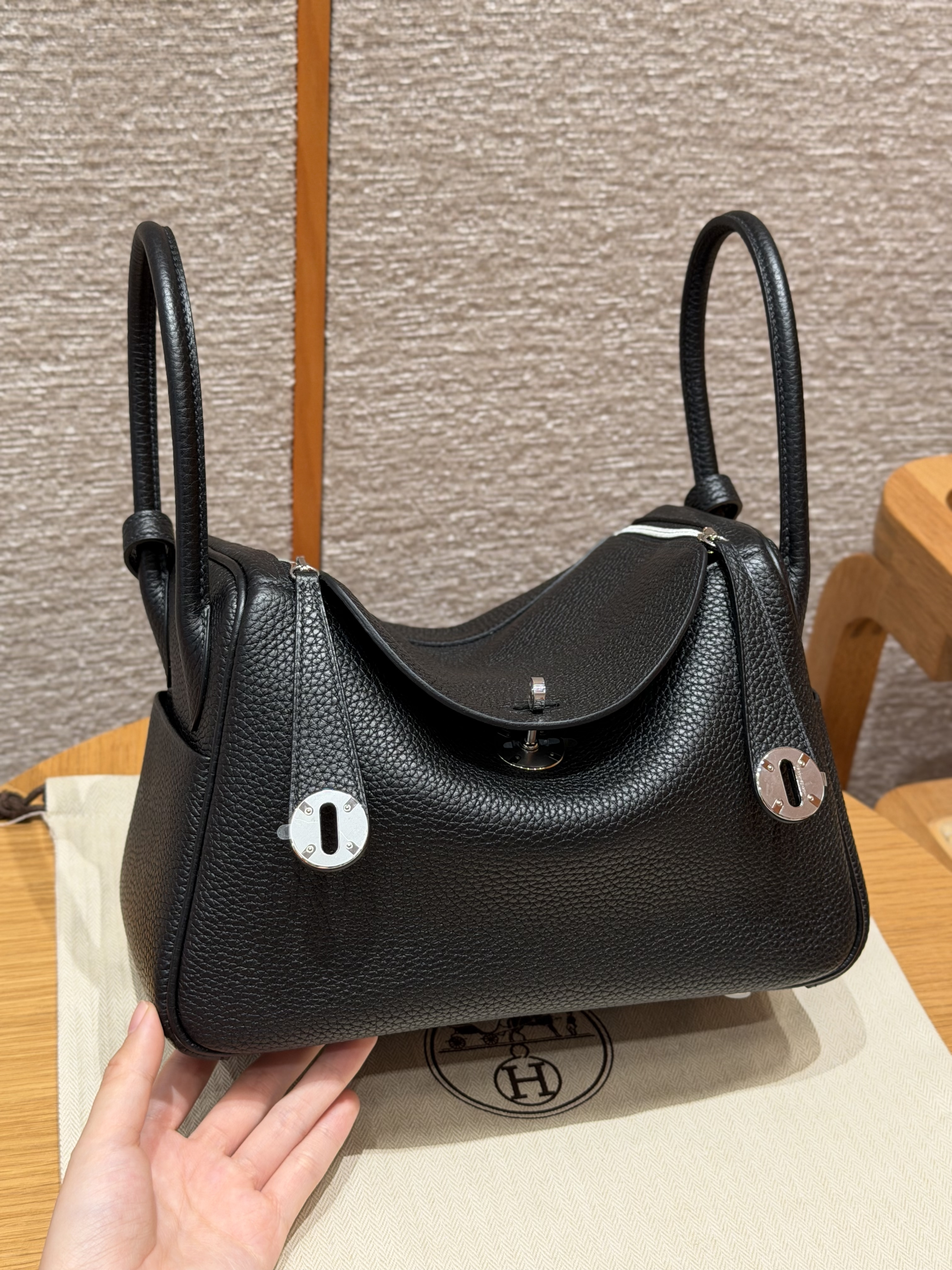 Hermes Black Clemence Lindy 26